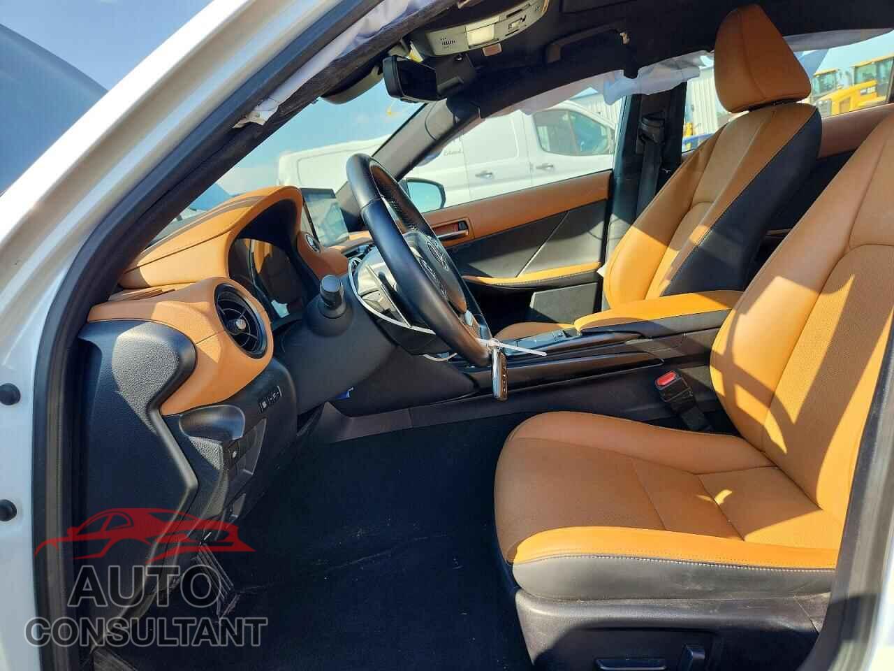 LEXUS IS 2023 - JTHCA1D20P5127080