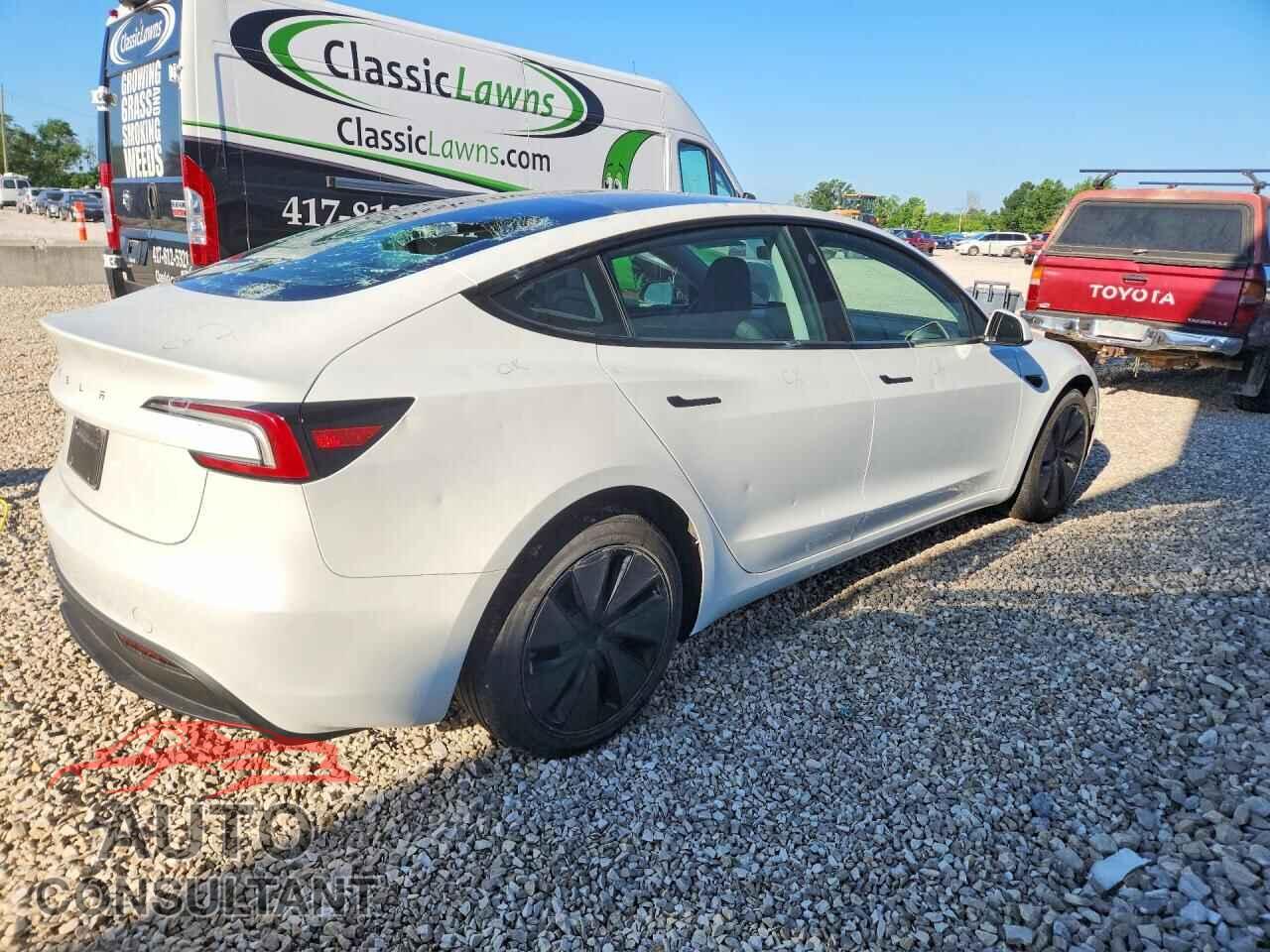TESLA MODEL 3 2025 - 5YJ3E1EA5SF009979