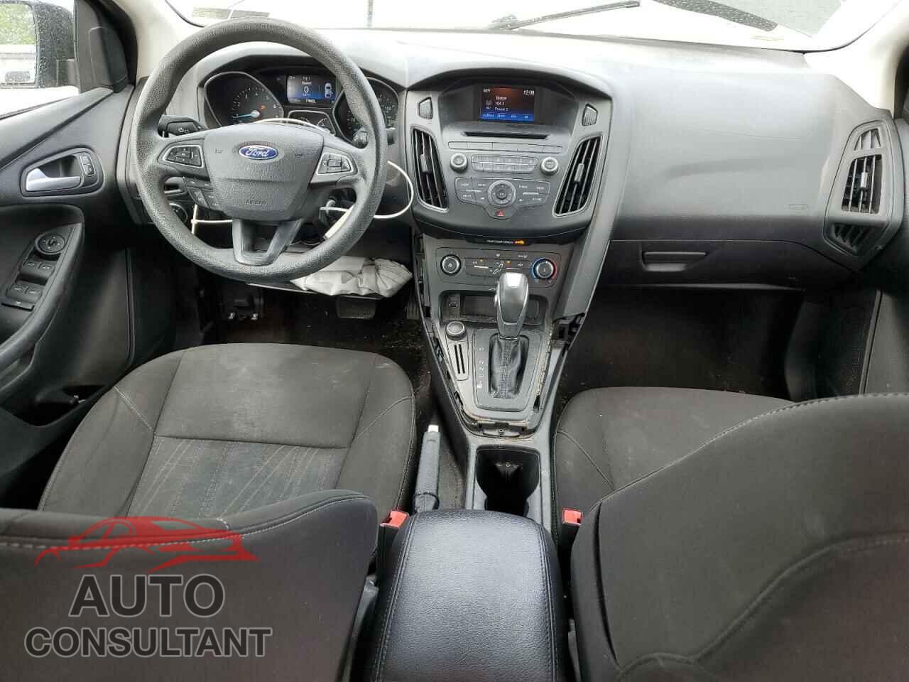FORD FOCUS 2015 - 1FADP3F23FL272983