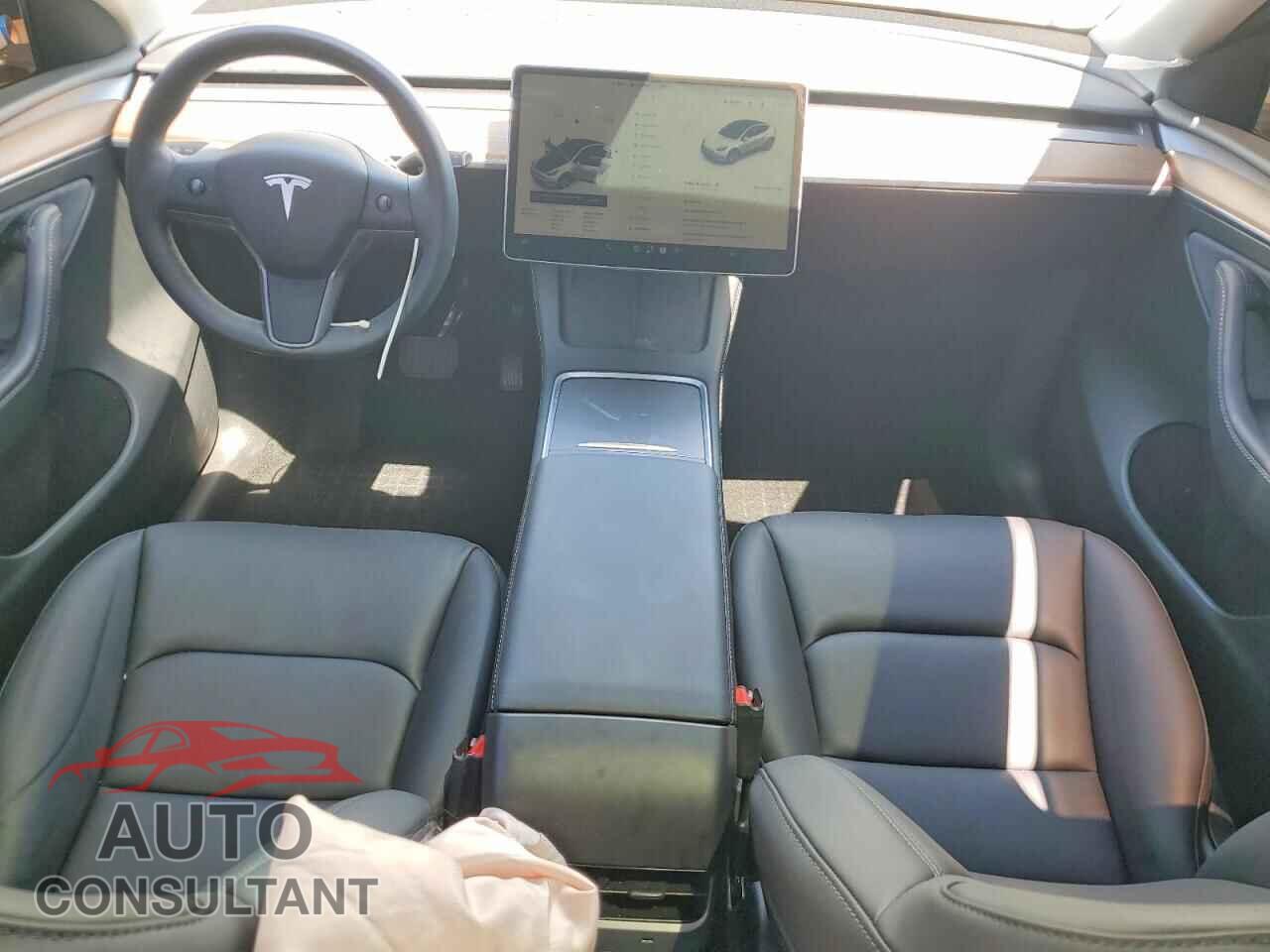 TESLA MODEL Y 2024 - 7SAYGDEE5RF081637