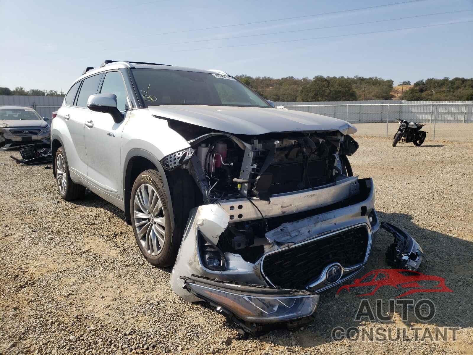 TOYOTA HIGHLANDER 2020 - 5TDEBRCH2LS000945