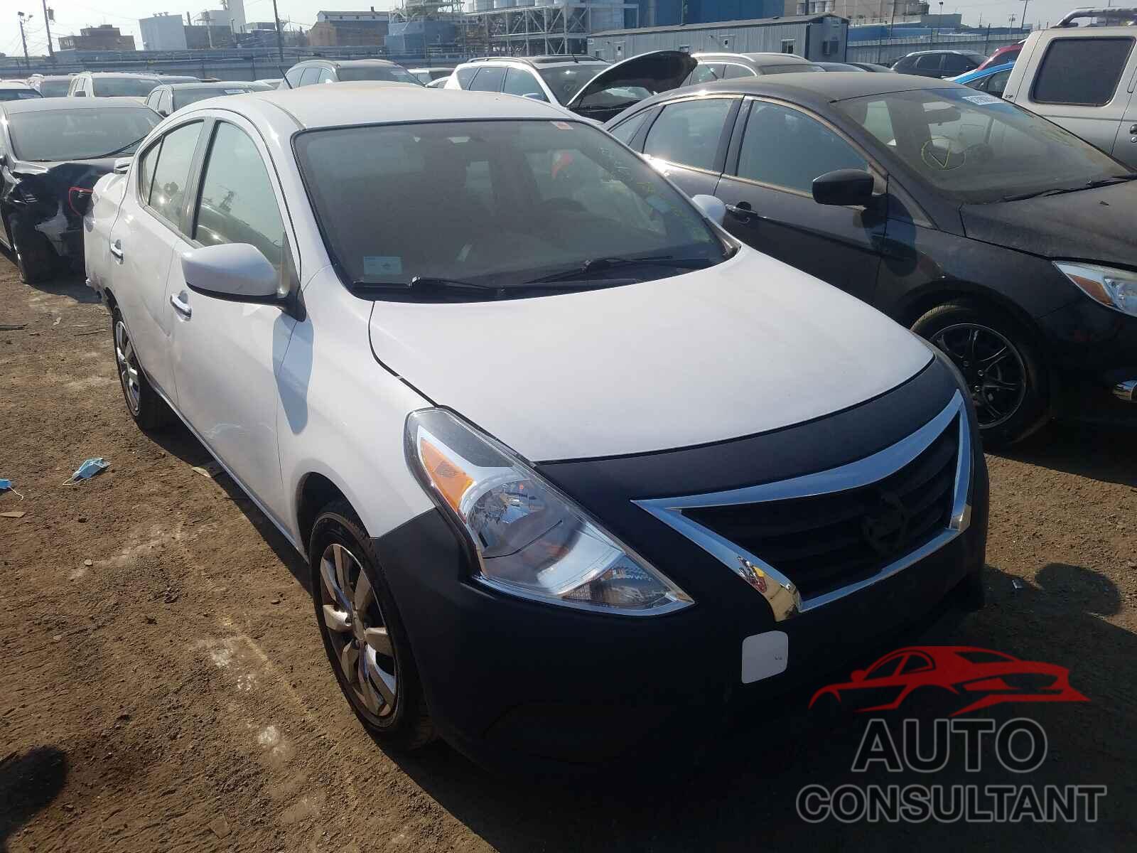 NISSAN VERSA 2018 - 3N1CN7AP8JL823737