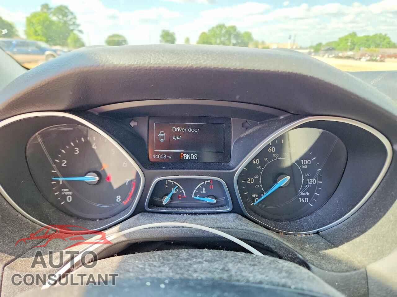 FORD FOCUS 2015 - 1FADP3F28FL285681