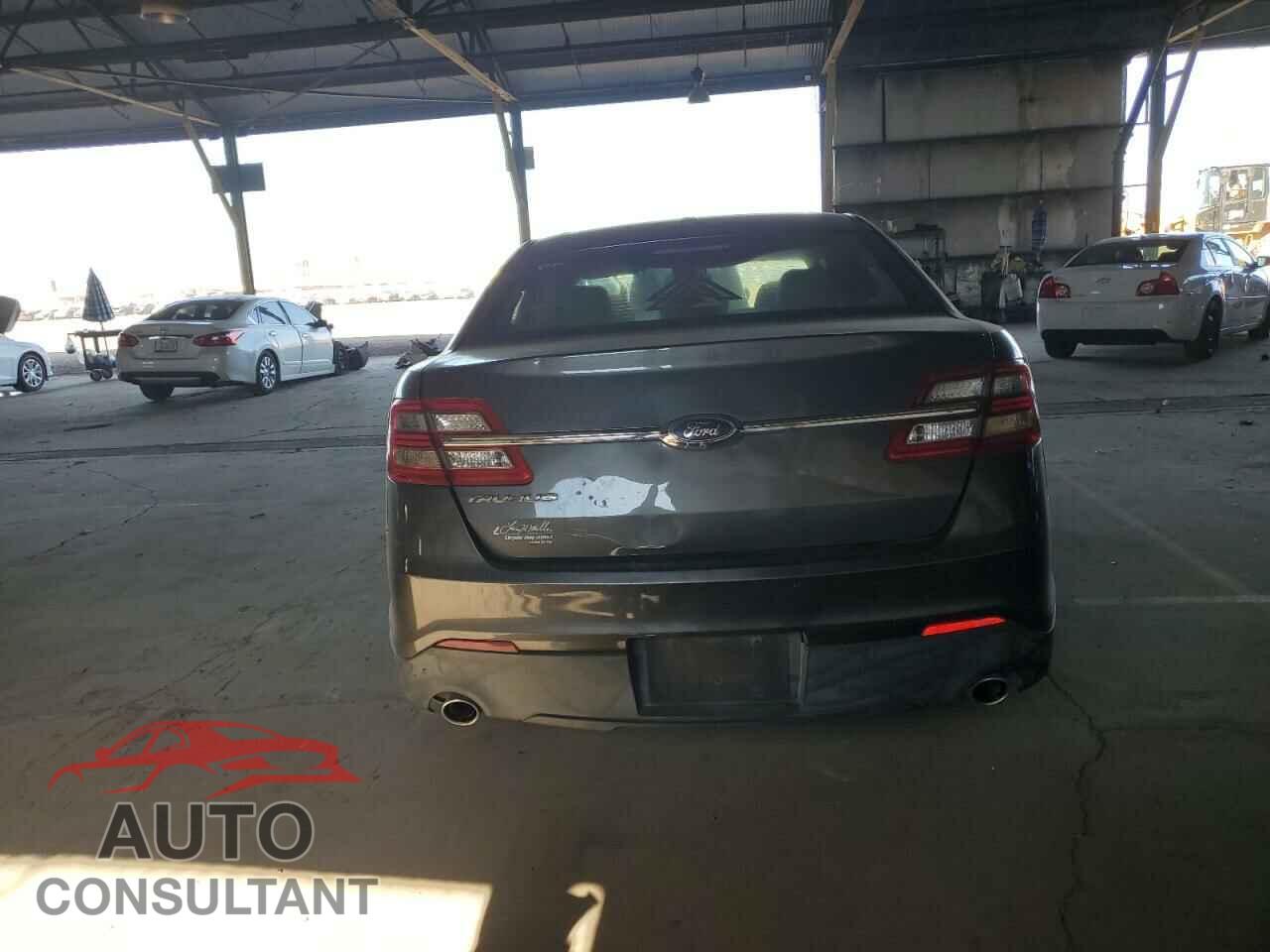 FORD TAURUS 2017 - 1FAHP2D82HG112947