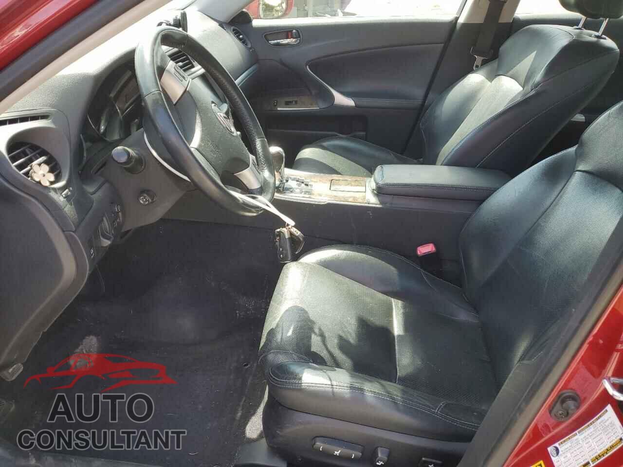 LEXUS IS 2011 - JTHCF5C26B5047513