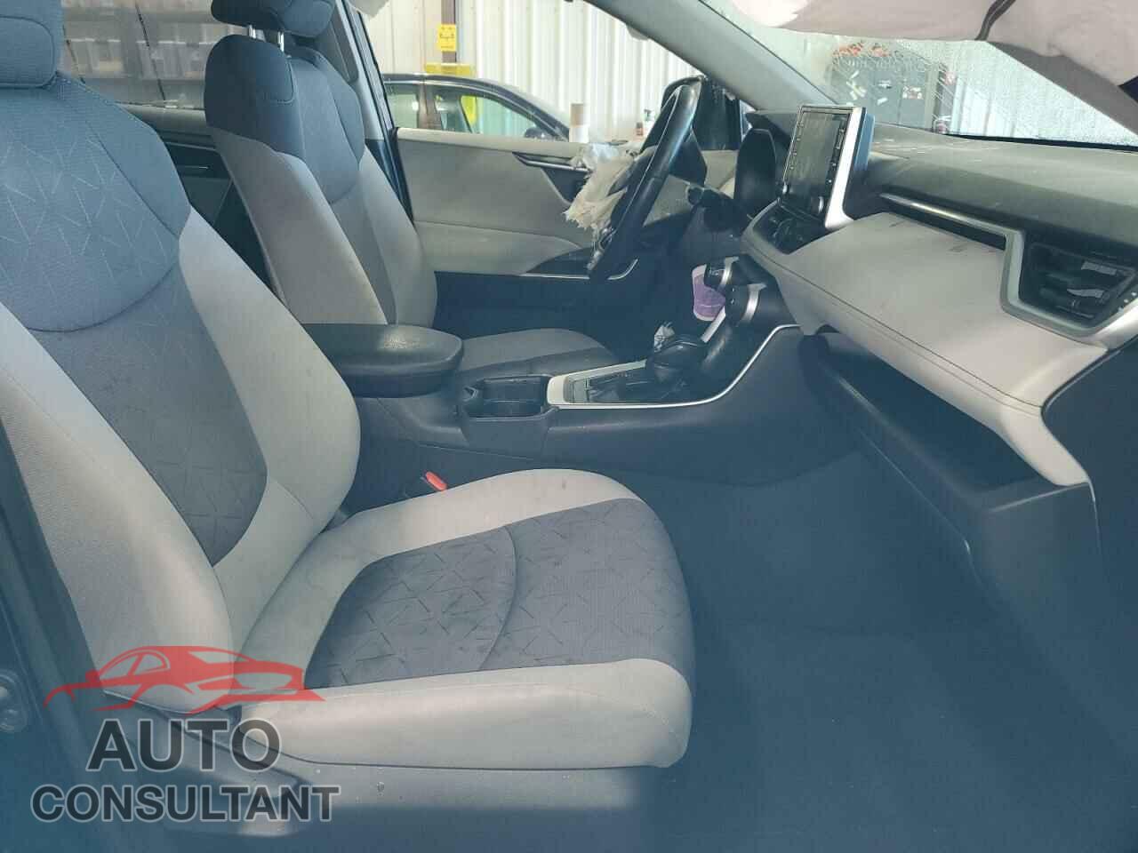 TOYOTA RAV4 2019 - JTMP1RFV2KJ020329