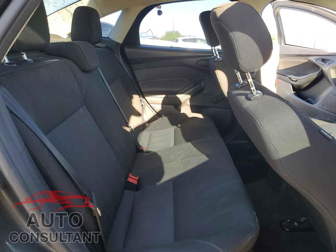 FORD FOCUS 2017 - 1FADP3E22HL348245