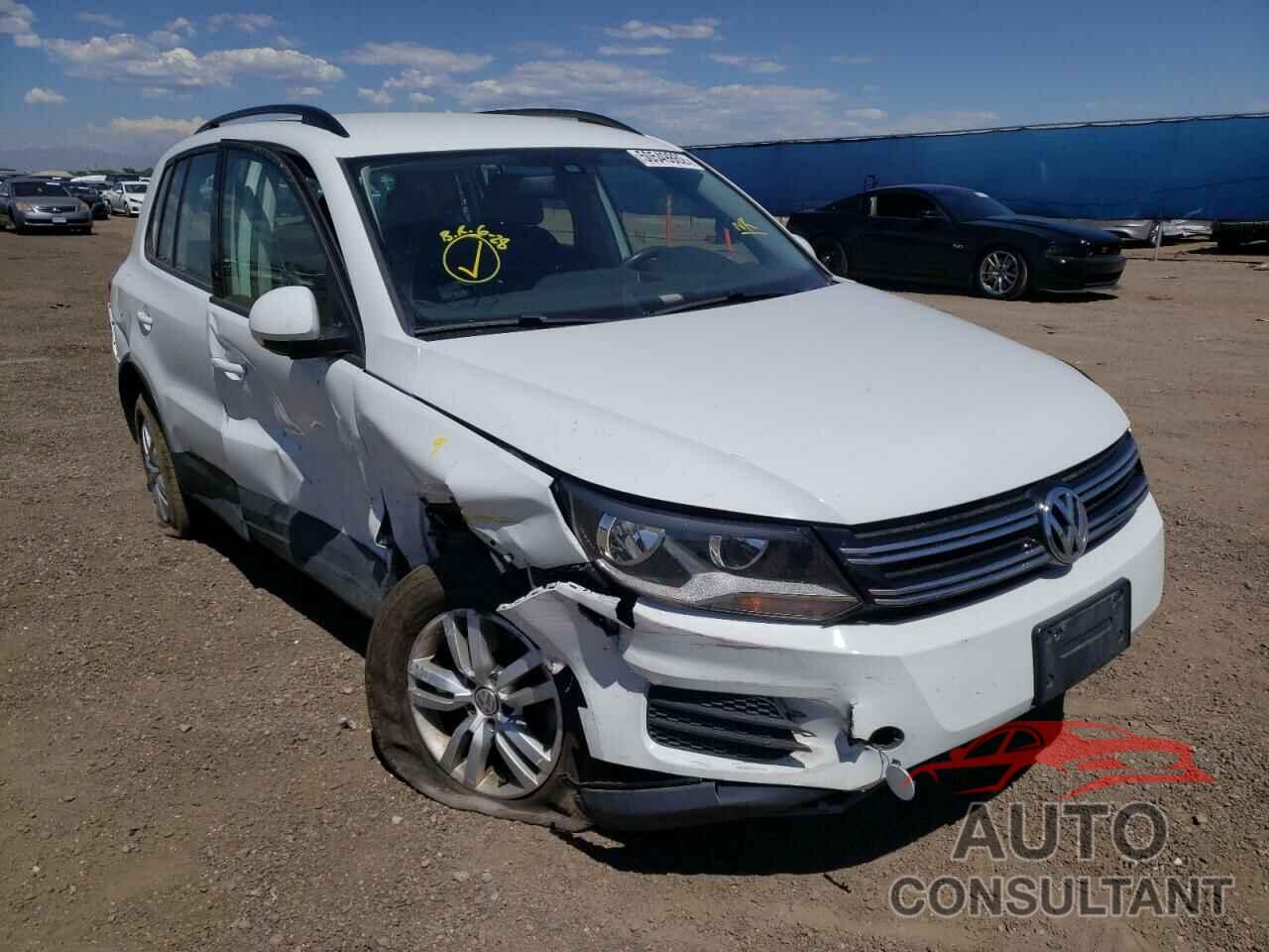 VOLKSWAGEN TIGUAN 2017 - WVGBV7AX0HW501750