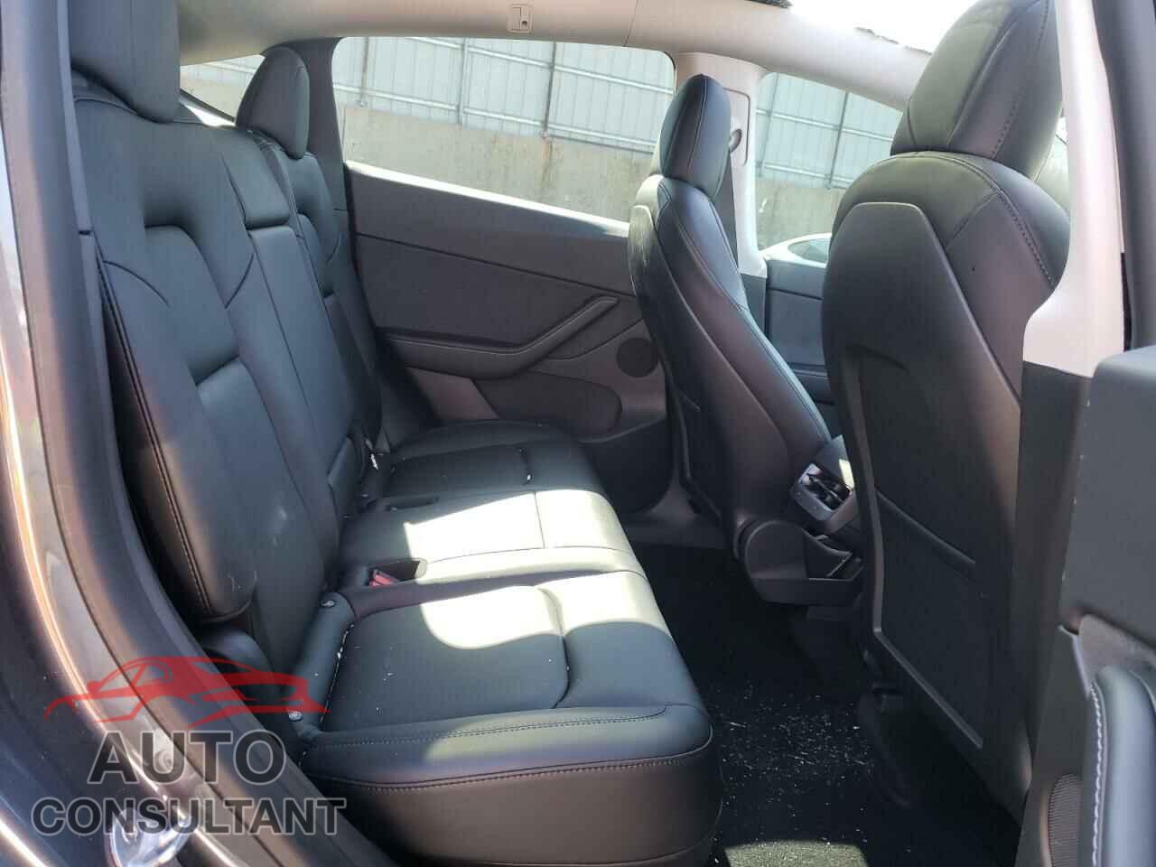 TESLA MODEL Y 2021 - 5YJYGDEF0MF252583