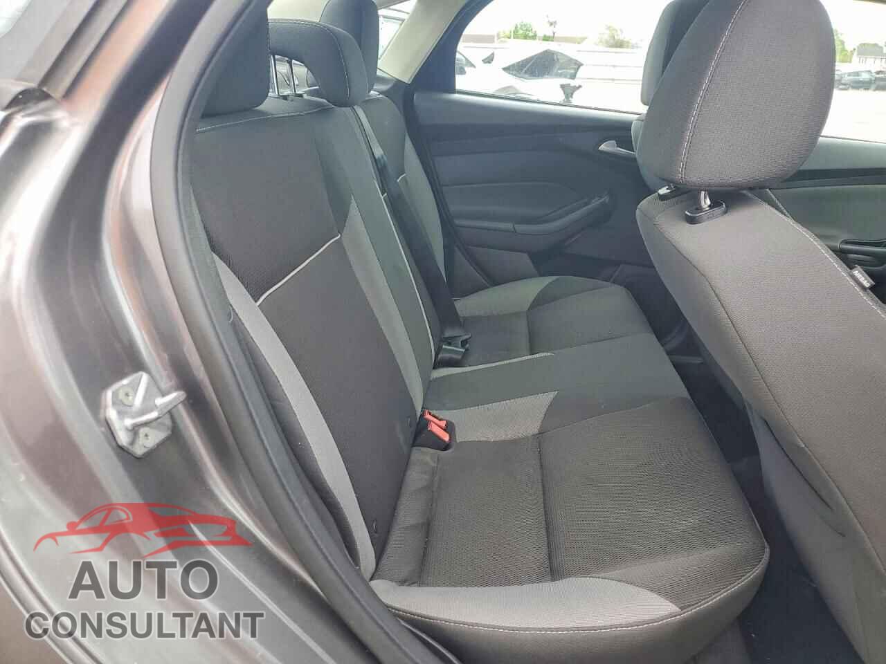 FORD FOCUS 2014 - 1FADP3F27EL201302