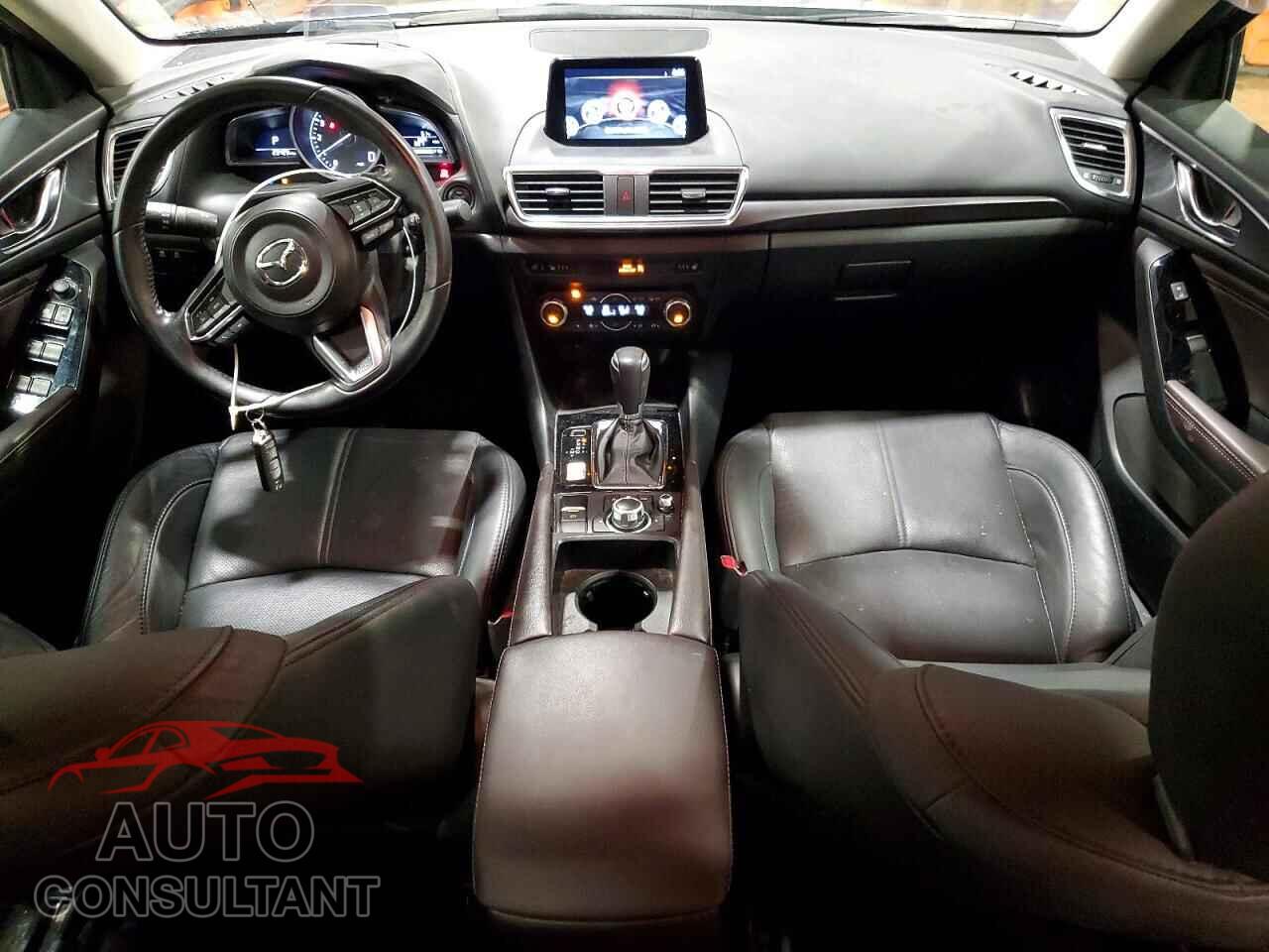 MAZDA 3 2018 - 3MZBN1W38JM188523