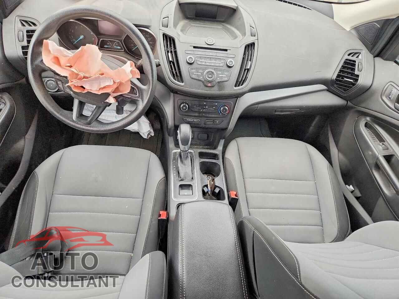 FORD ESCAPE 2017 - 1FMCU0F72HUC99996