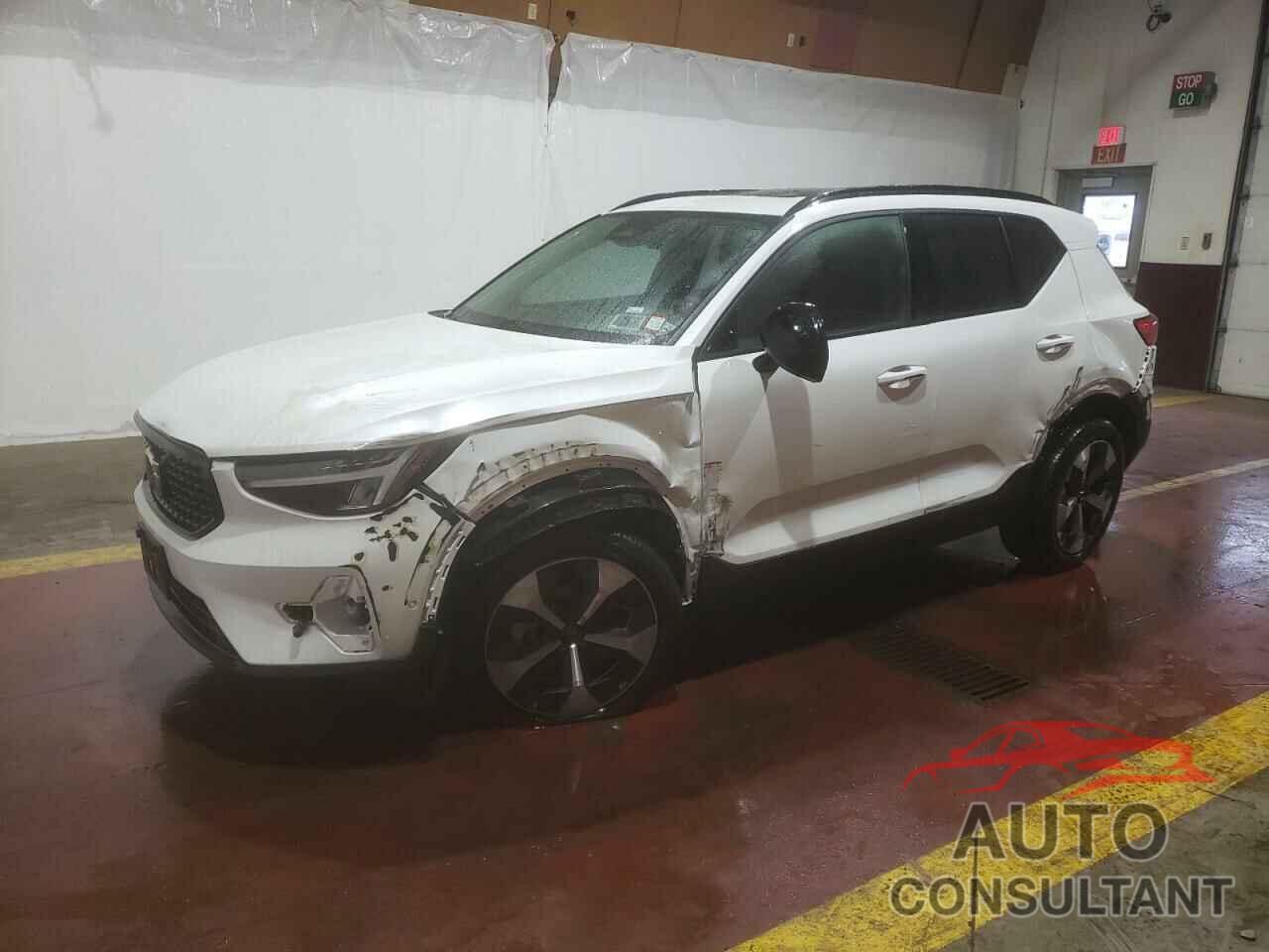 VOLVO XC40 PLUS 2024 - YV4L12UL1R2244619