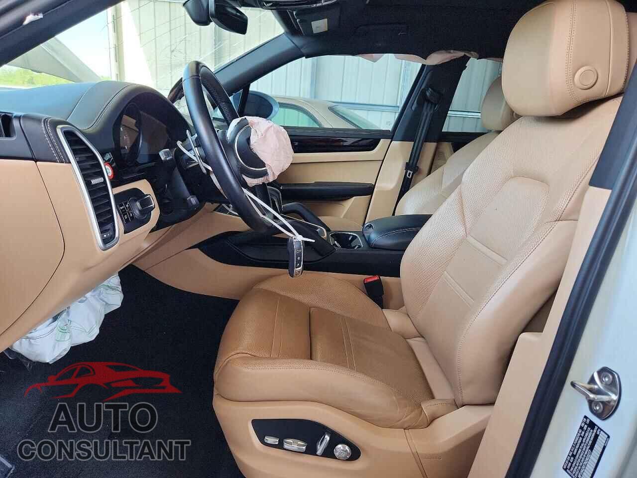 PORSCHE CAYENNE 2019 - WP1AA2AY7KDA03277