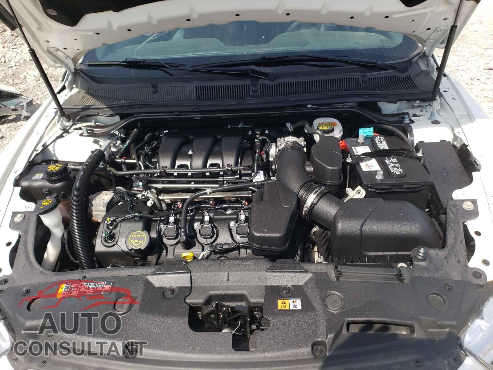 FORD TAURUS 2018 - 1FAHP2E85JG127737