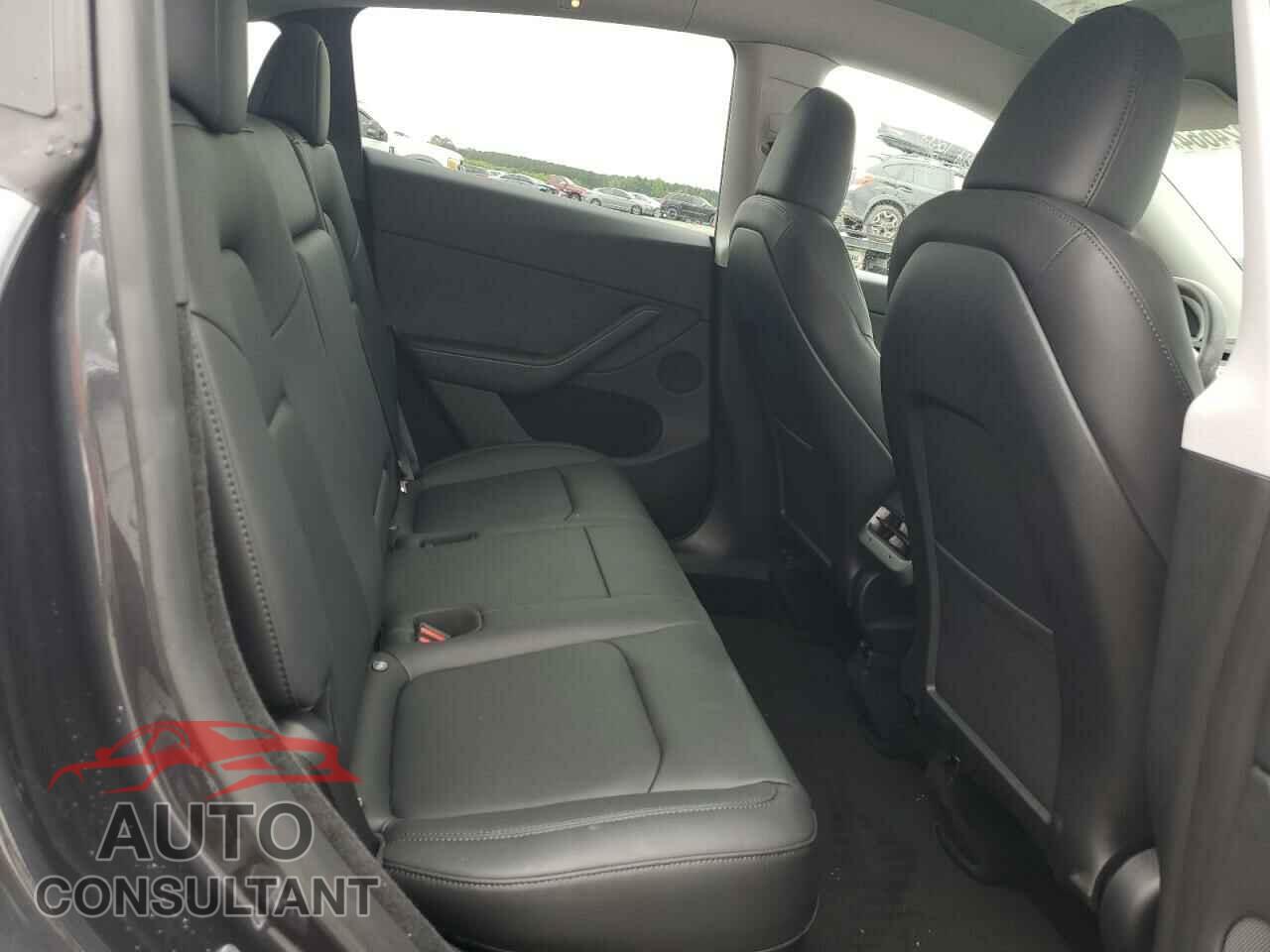 TESLA MODEL Y 2024 - 7SAYGDEE4RA231735