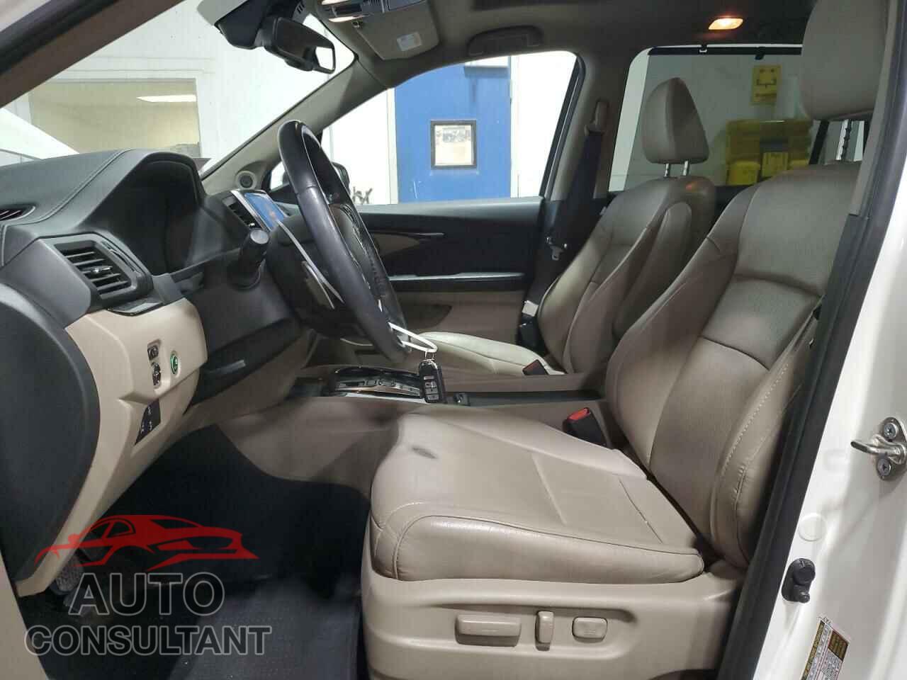 HONDA PILOT 2017 - 5FNYF6H01HB051299