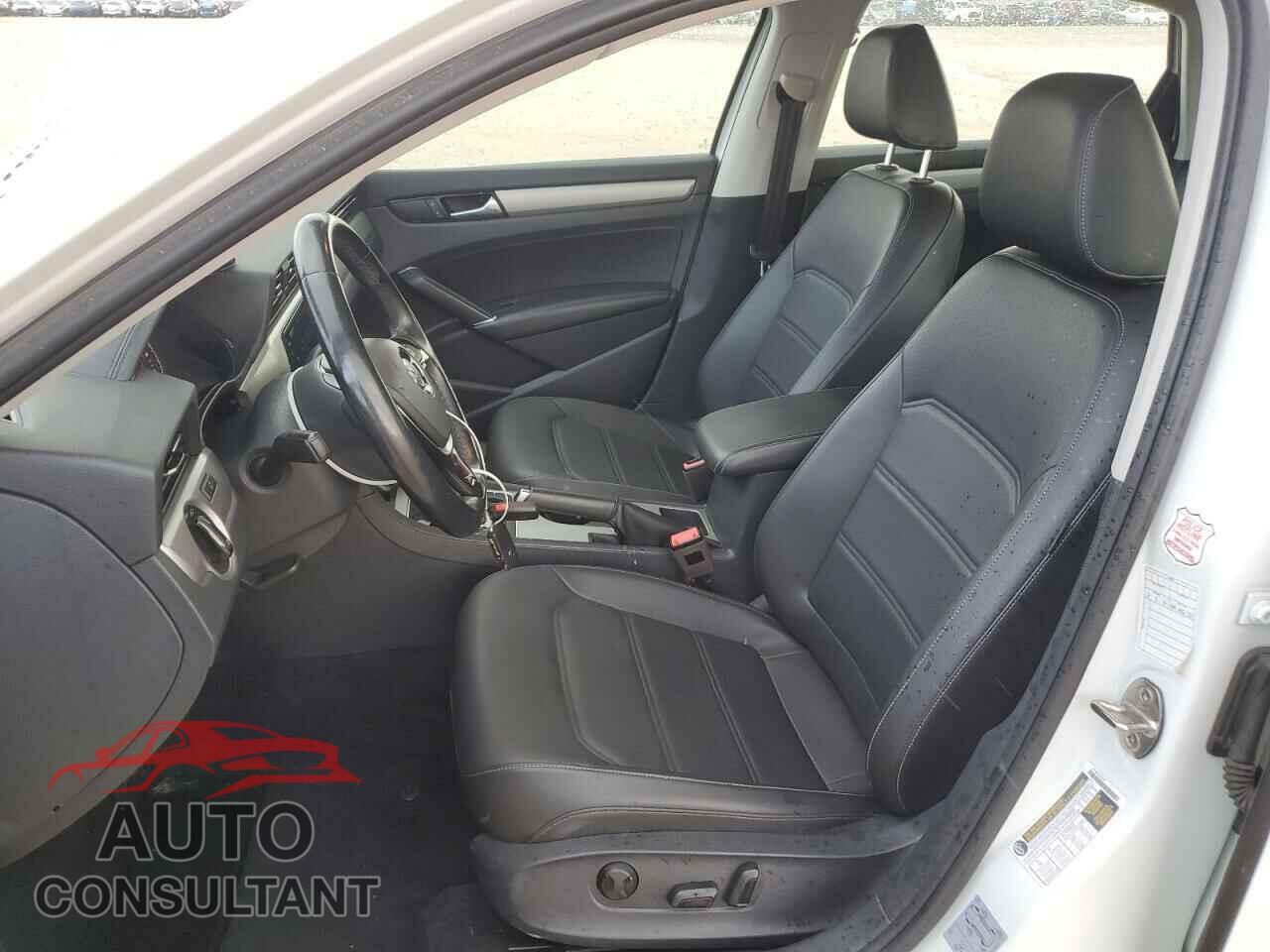 VOLKSWAGEN PASSAT 2020 - 1VWSA7A38LC011156