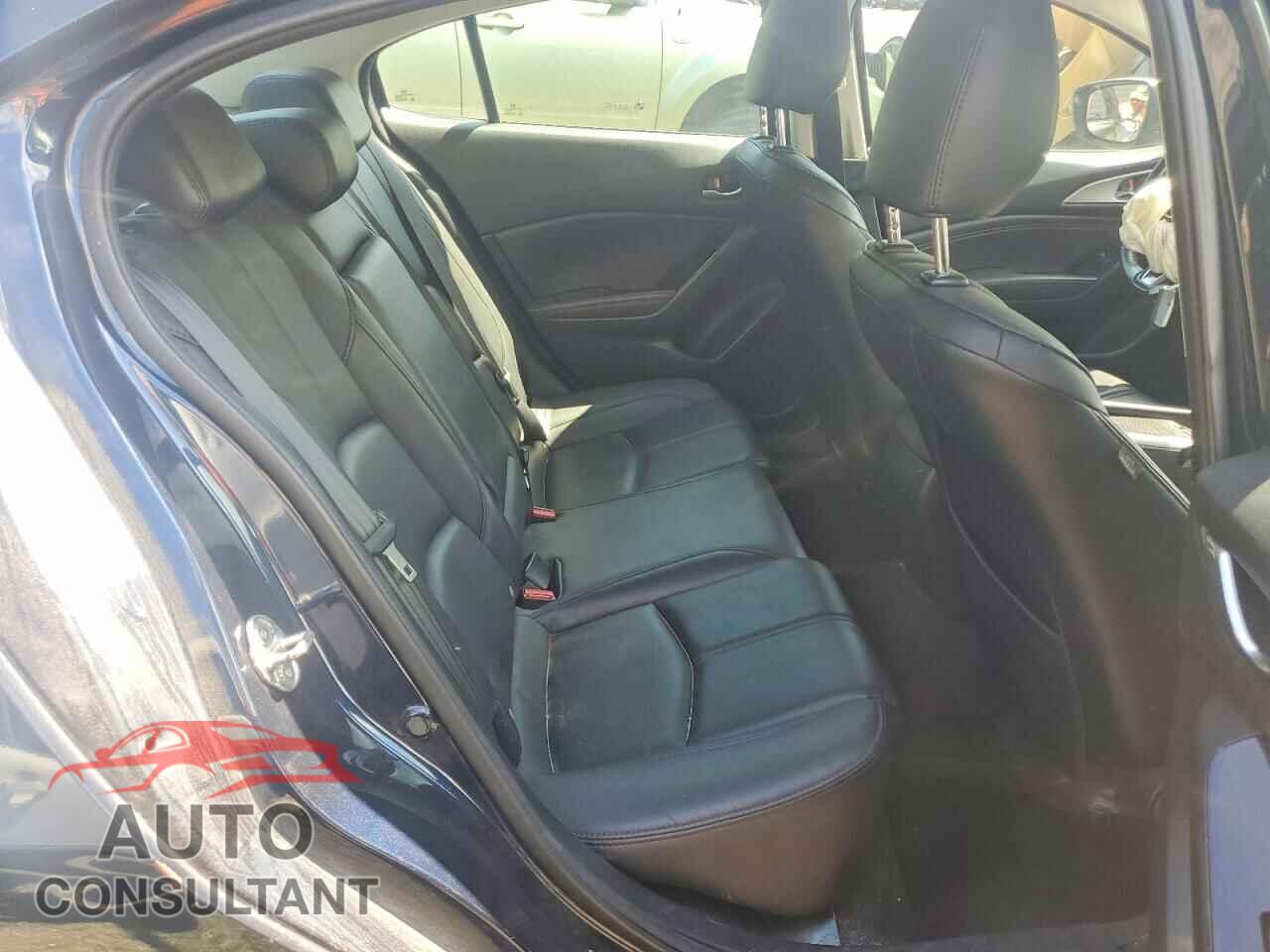 MAZDA 3 2018 - 3MZBN1V33JM270998