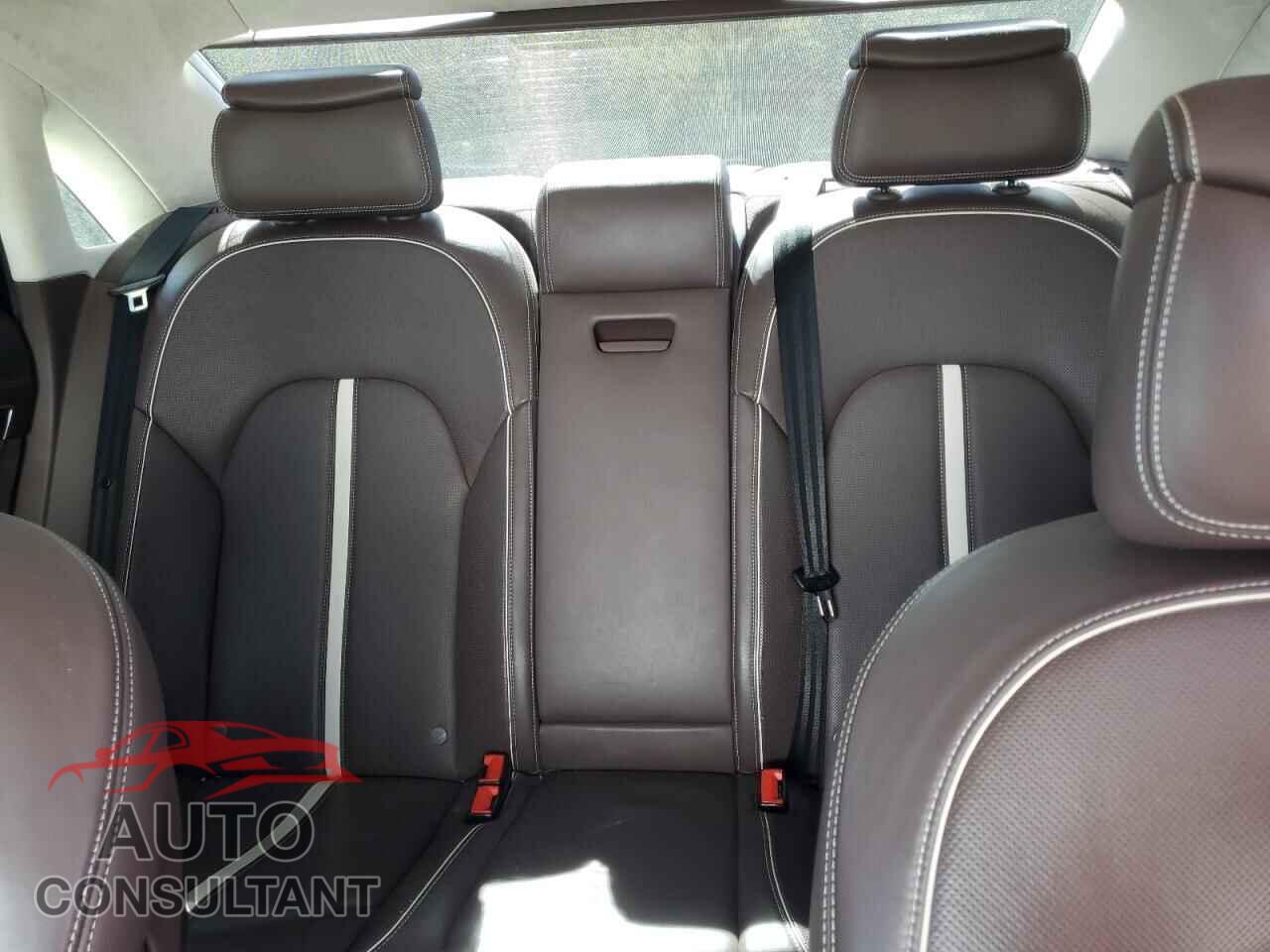 AUDI S8 2013 - WAUD2AFDXDN018510
