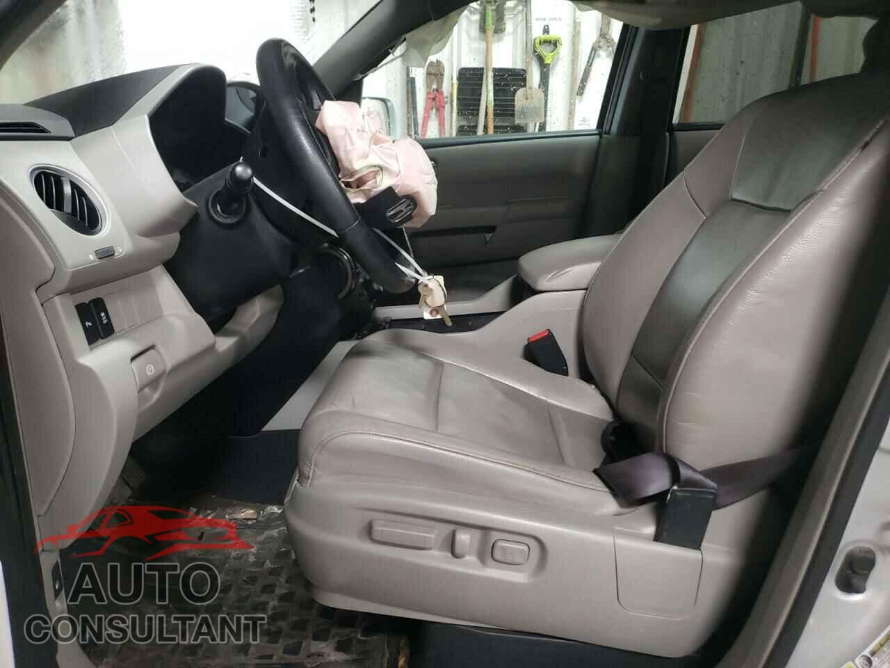 HONDA PILOT 2015 - 5FNYF4H93FB032799