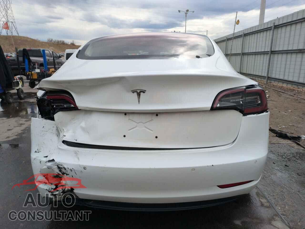 TESLA MODEL 3 2017 - 5YJ3E1EA2HF000827