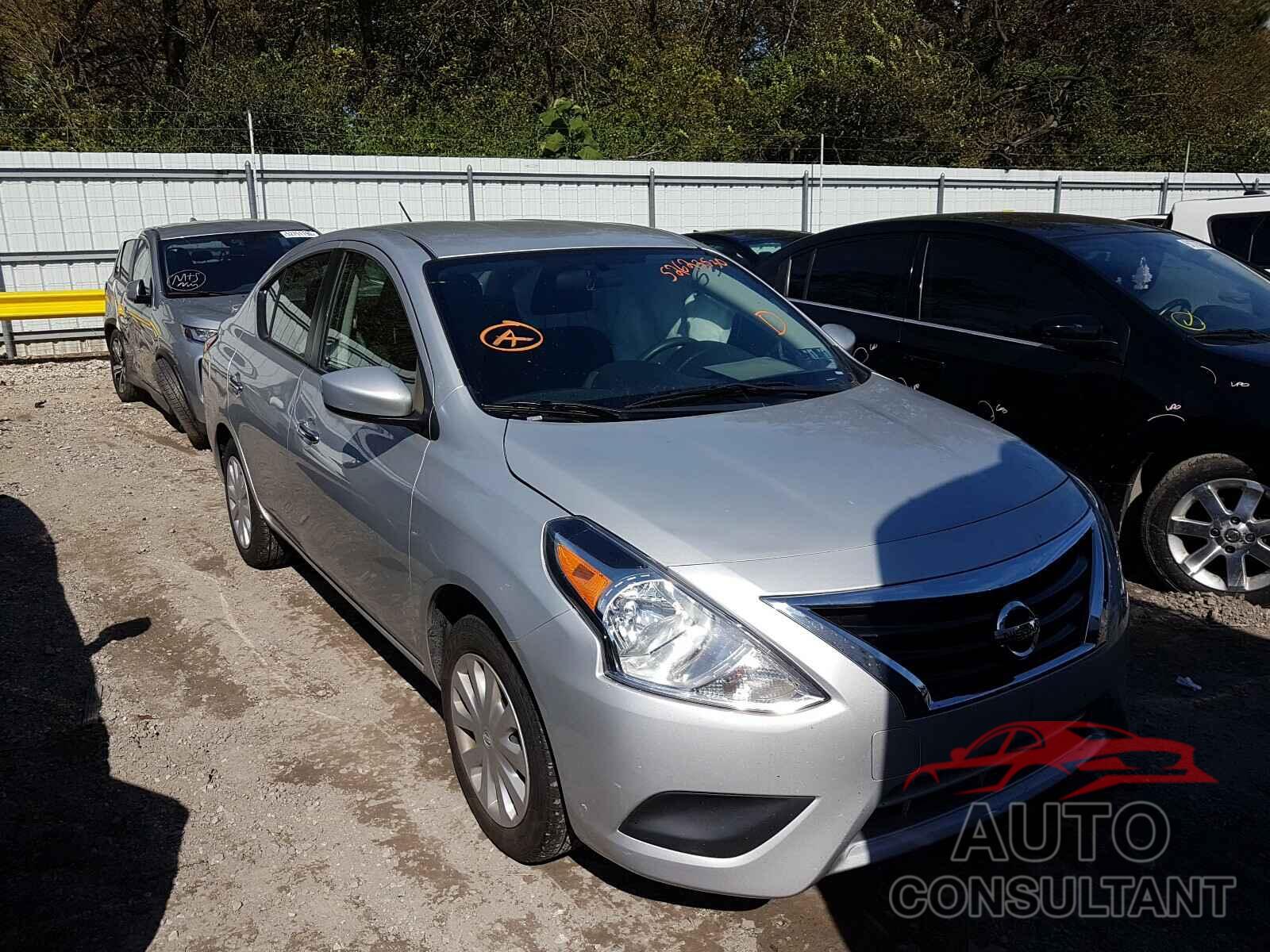 NISSAN VERSA 2018 - 3N1CN7AP5JL841158
