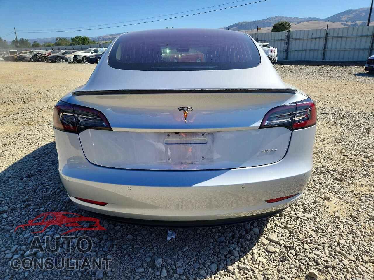 TESLA MODEL 3 2018 - 5YJ3E1EA4JF024357