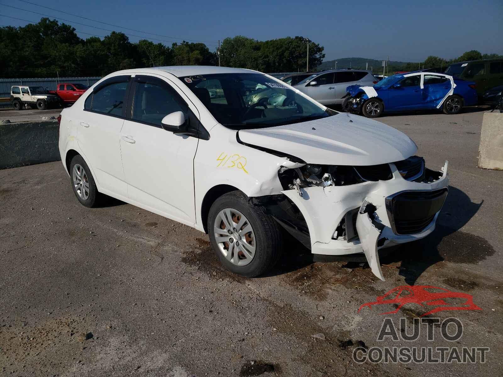 CHEVROLET SONIC 2018 - 1G1JA5SH3J4111291