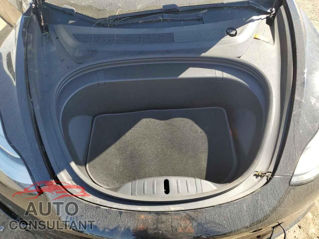 TESLA MODEL 3 2018 - 5YJ3E1EA5JF152395