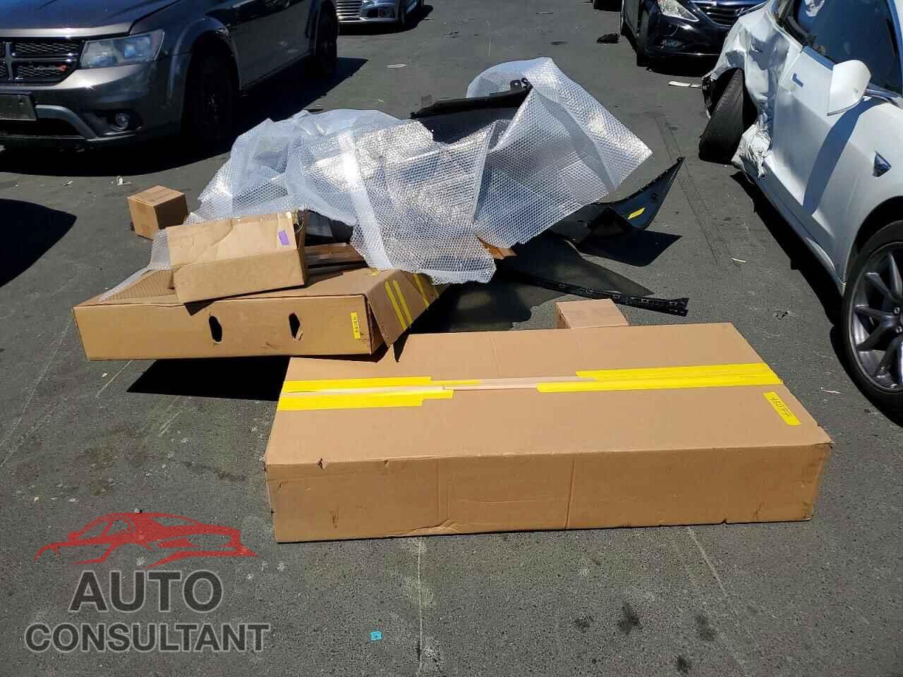 TESLA MODEL S 2019 - 5YJSA1E25KF305732