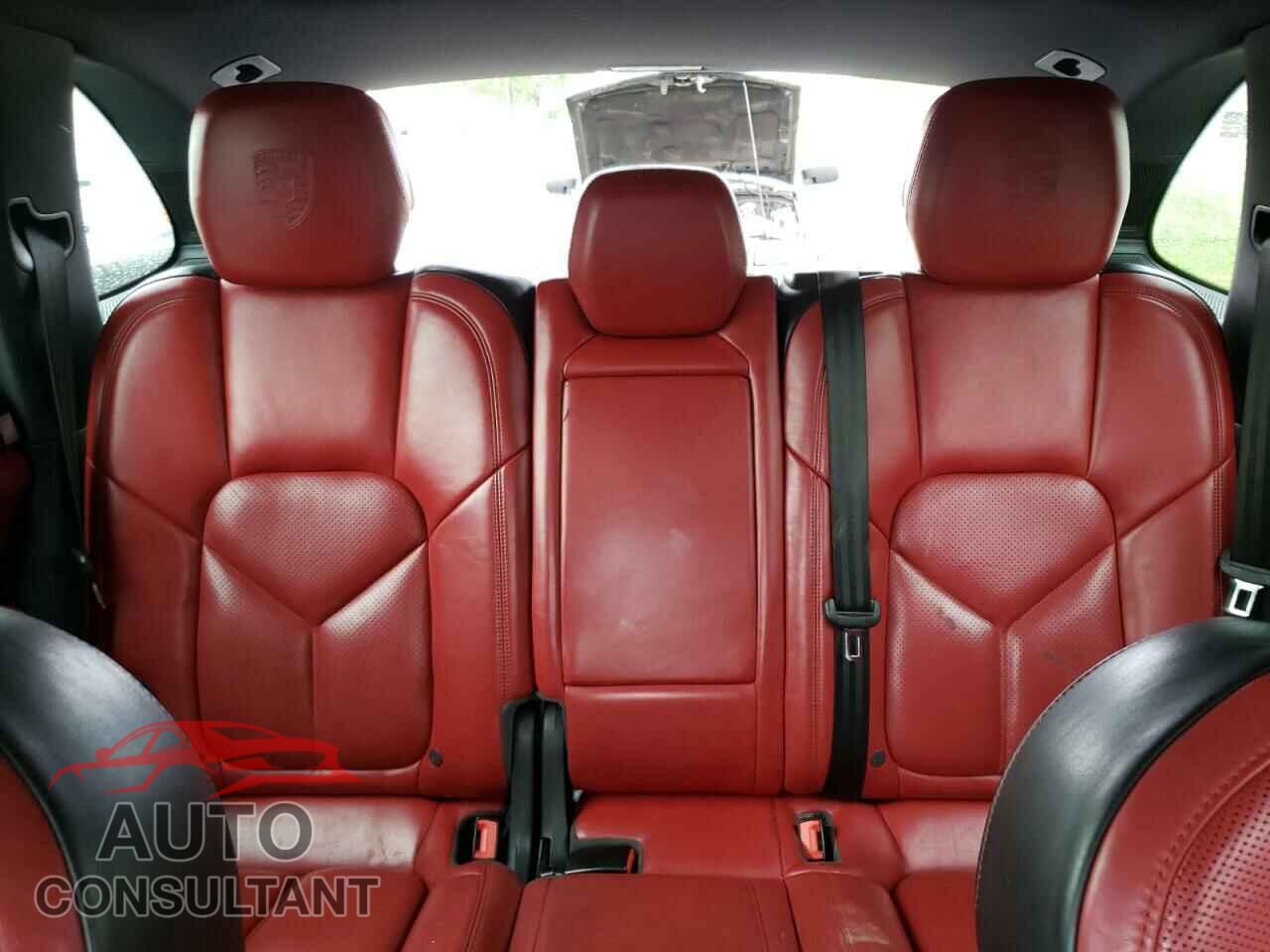 PORSCHE CAYENNE 2017 - WP1AA2A24HKA91415