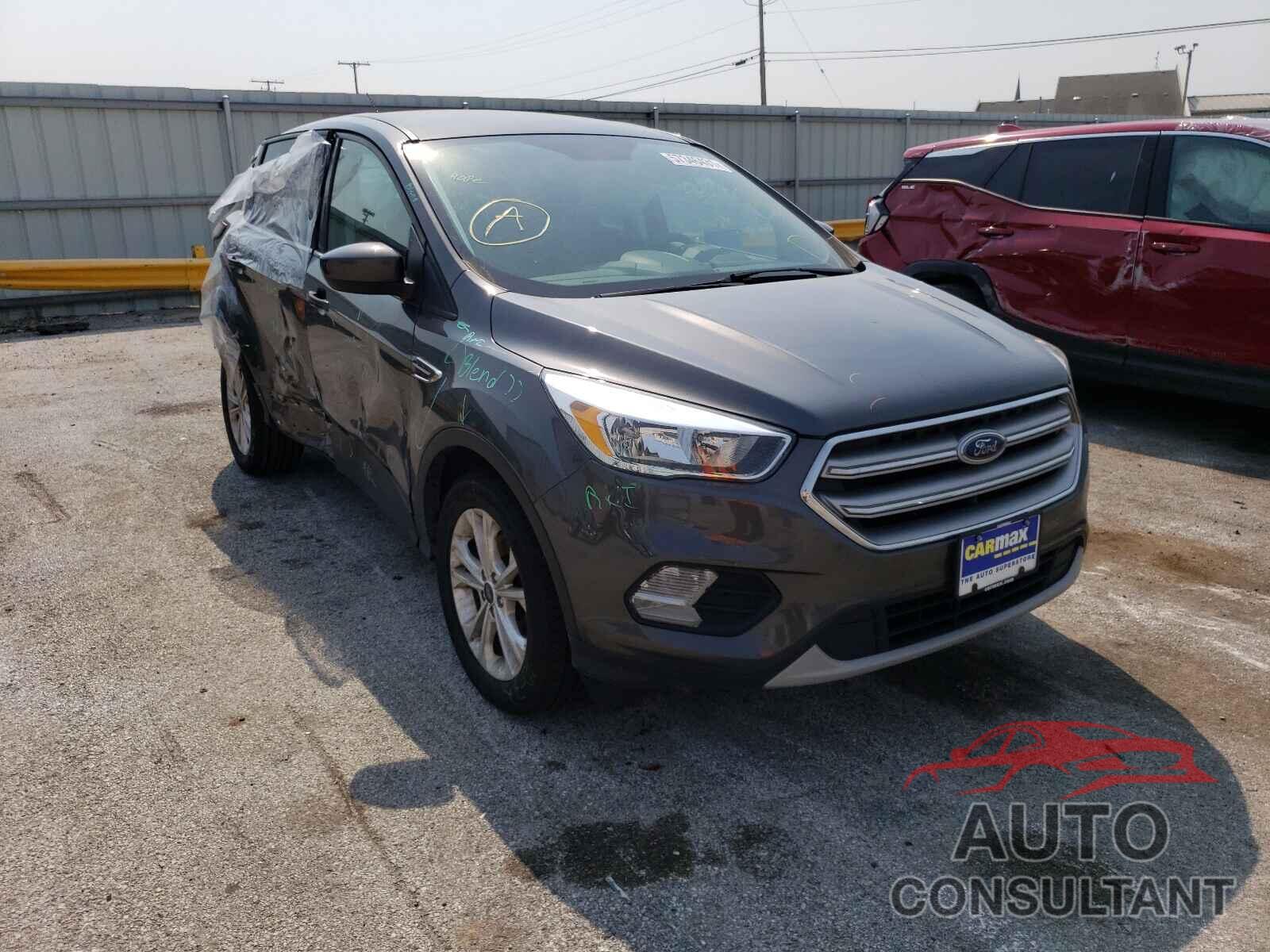FORD ESCAPE 2017 - 1FMCU0GD4HUC23085