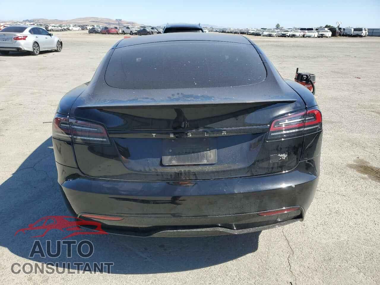 TESLA MODEL S 2023 - 5YJSA1E64PF524207