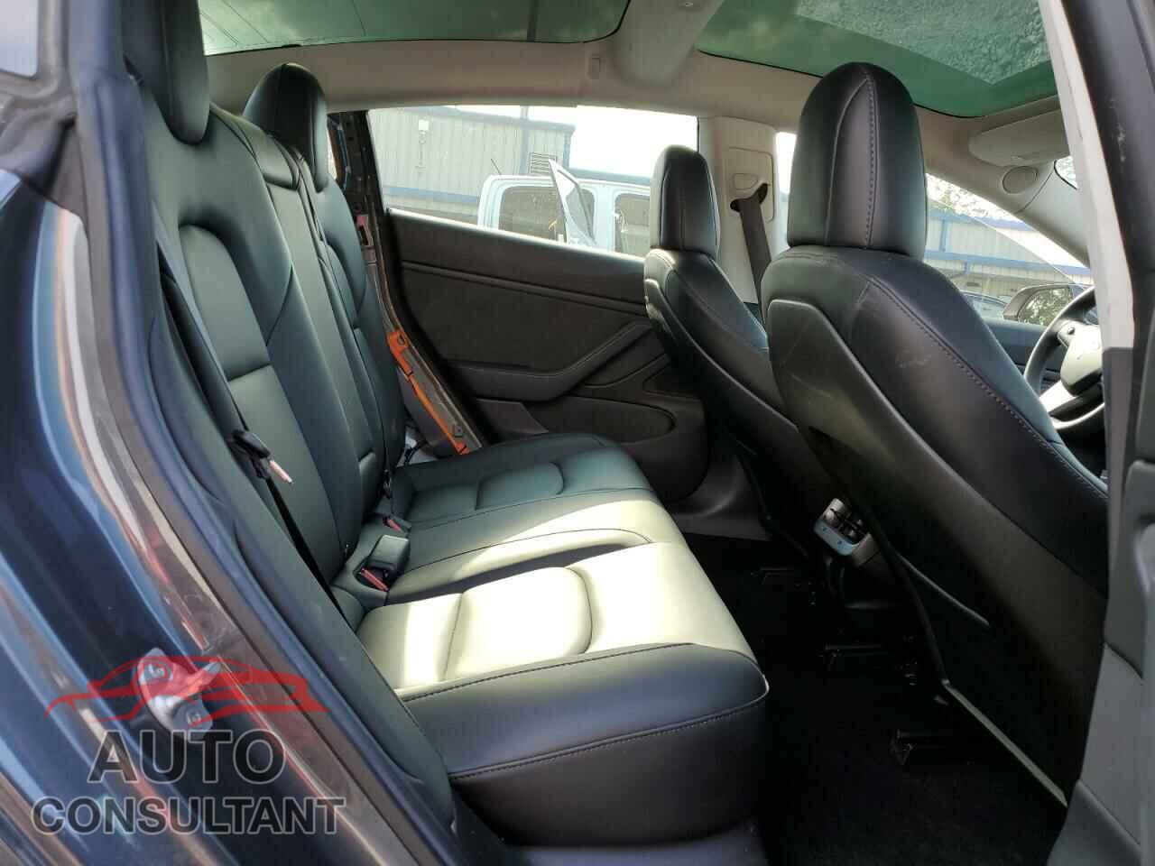 TESLA MODEL 3 2019 - 5YJ3E1EB2KF418501