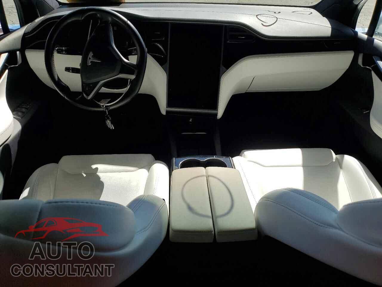 TESLA MODEL X 2018 - 5YJXCAE21JF106367
