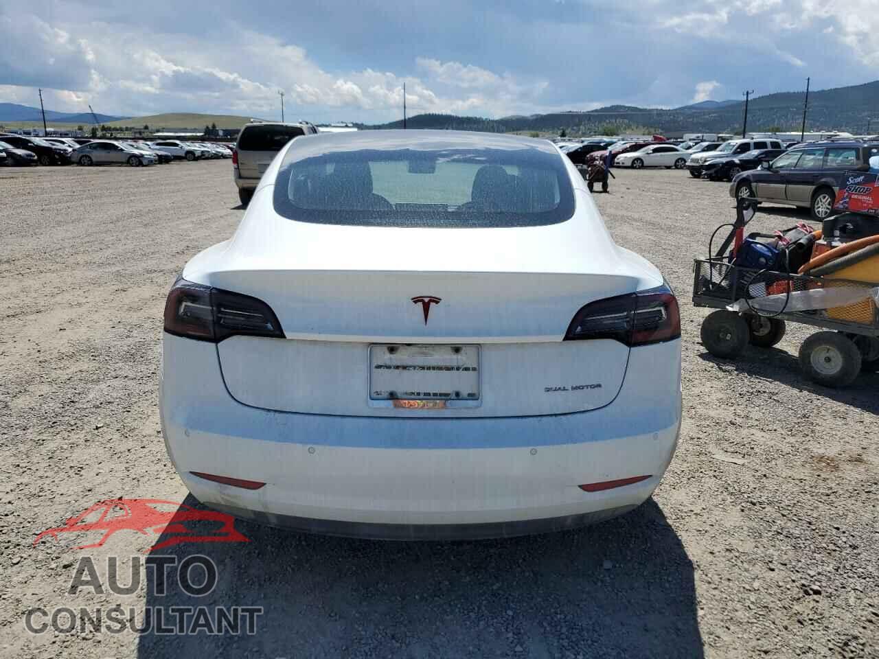 TESLA MODEL 3 2018 - 5YJ3E1EB0JF092552