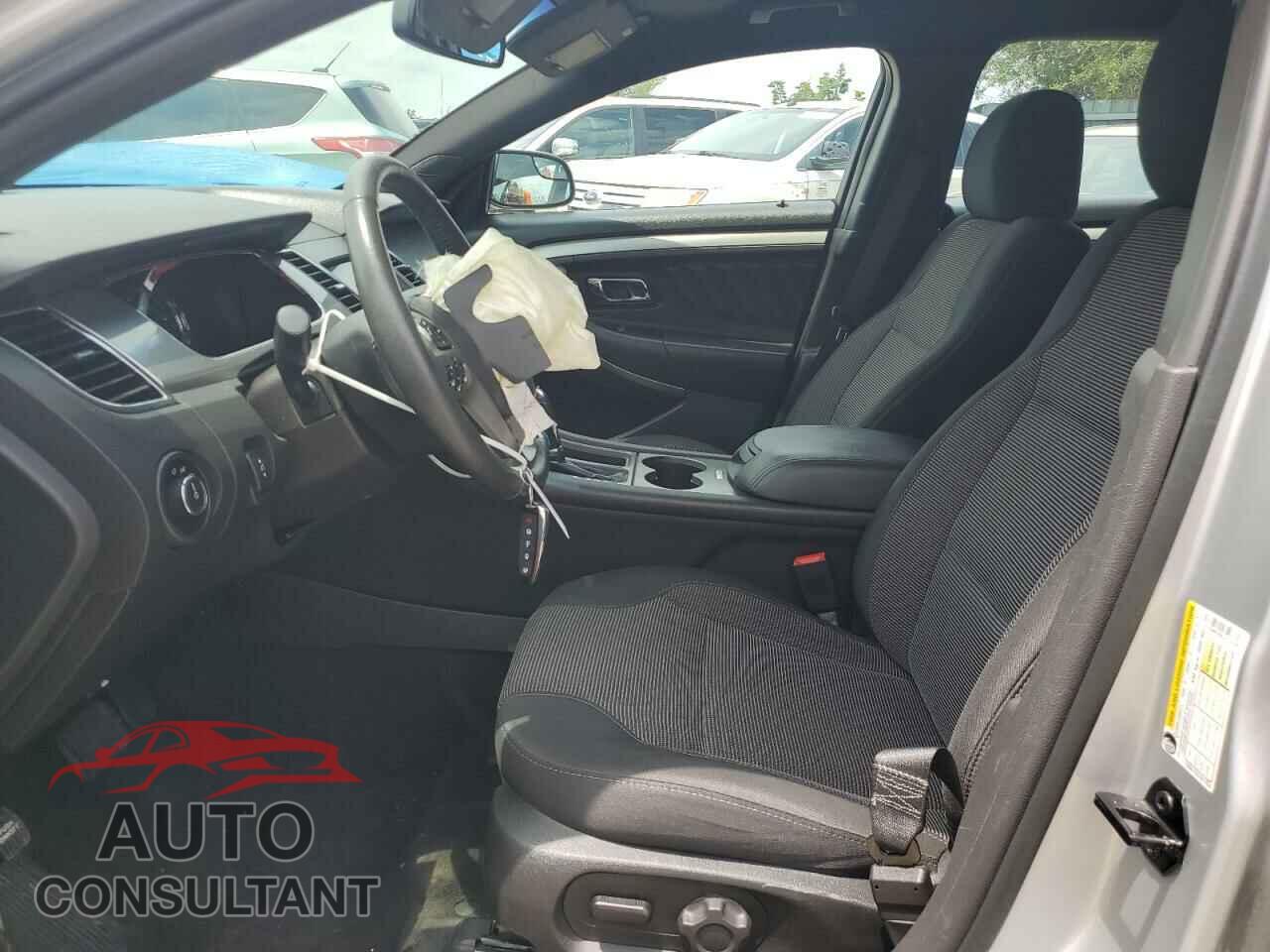 FORD TAURUS 2018 - 1FAHP2E85JG133506
