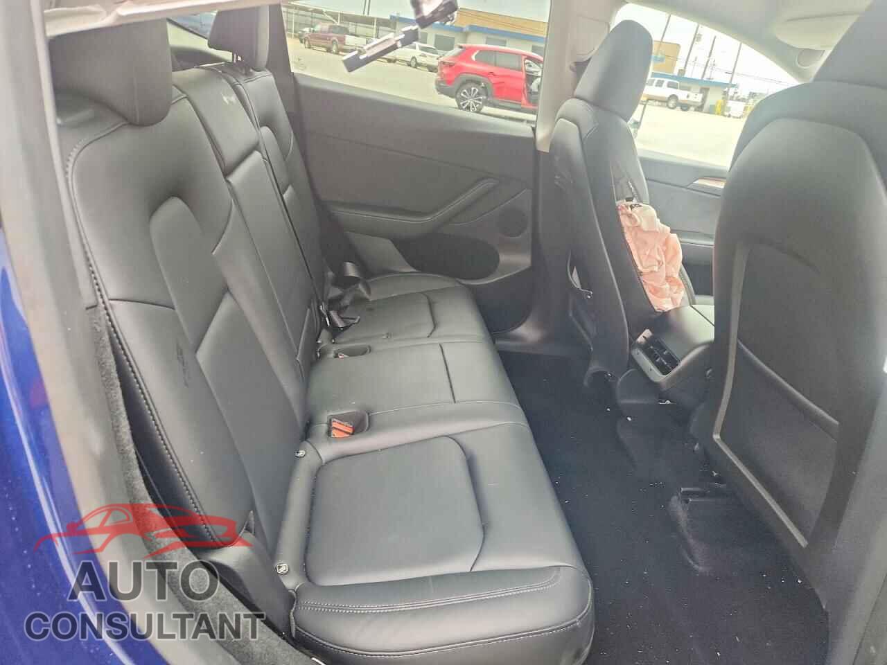 TESLA MODEL Y 2024 - 7SAYGDEE8RF201611