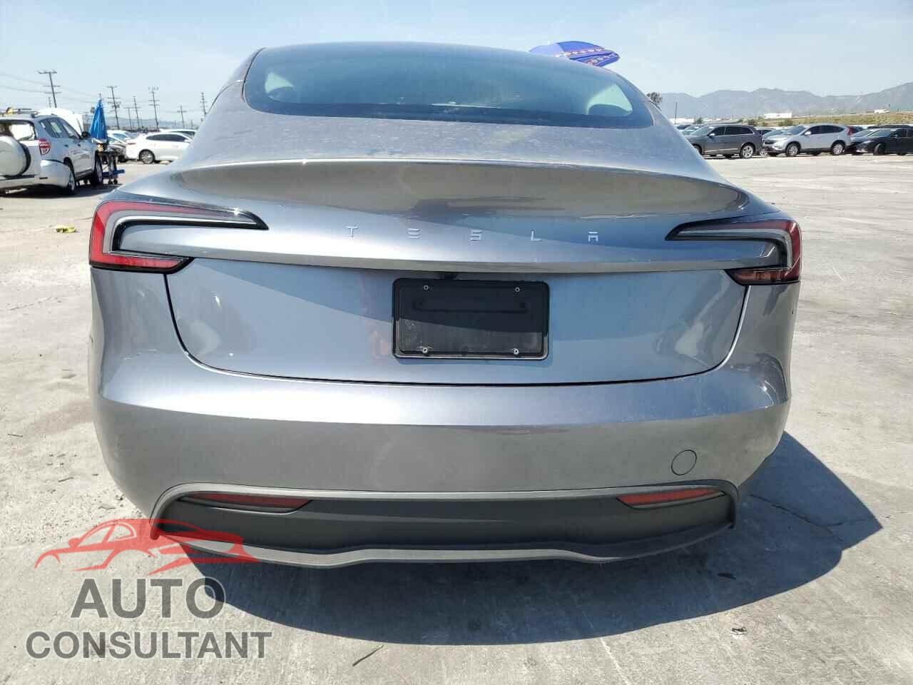 TESLA MODEL 3 2024 - 5YJ3E1EA8RF870082