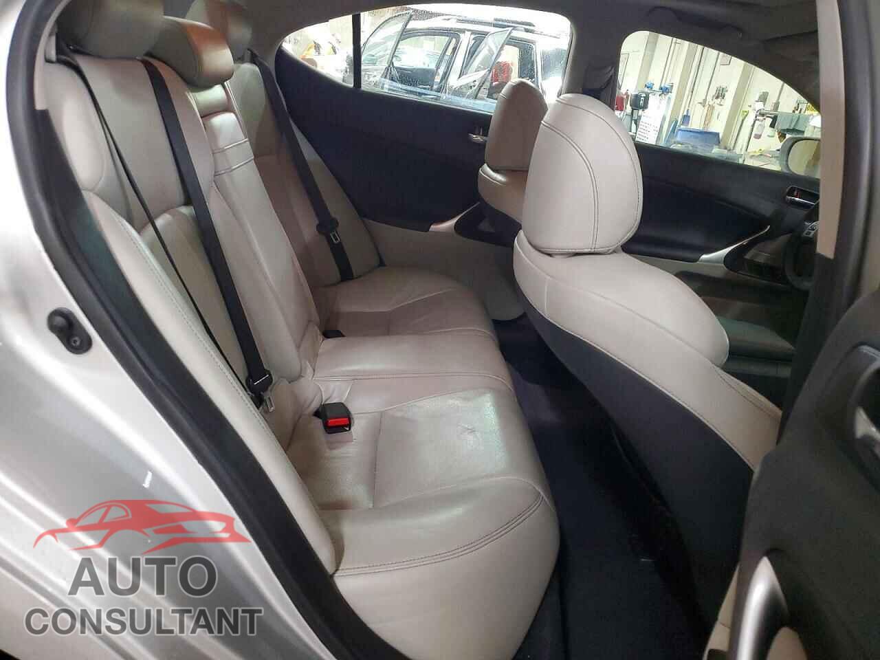 LEXUS IS 2011 - JTHBF5C22B2101919
