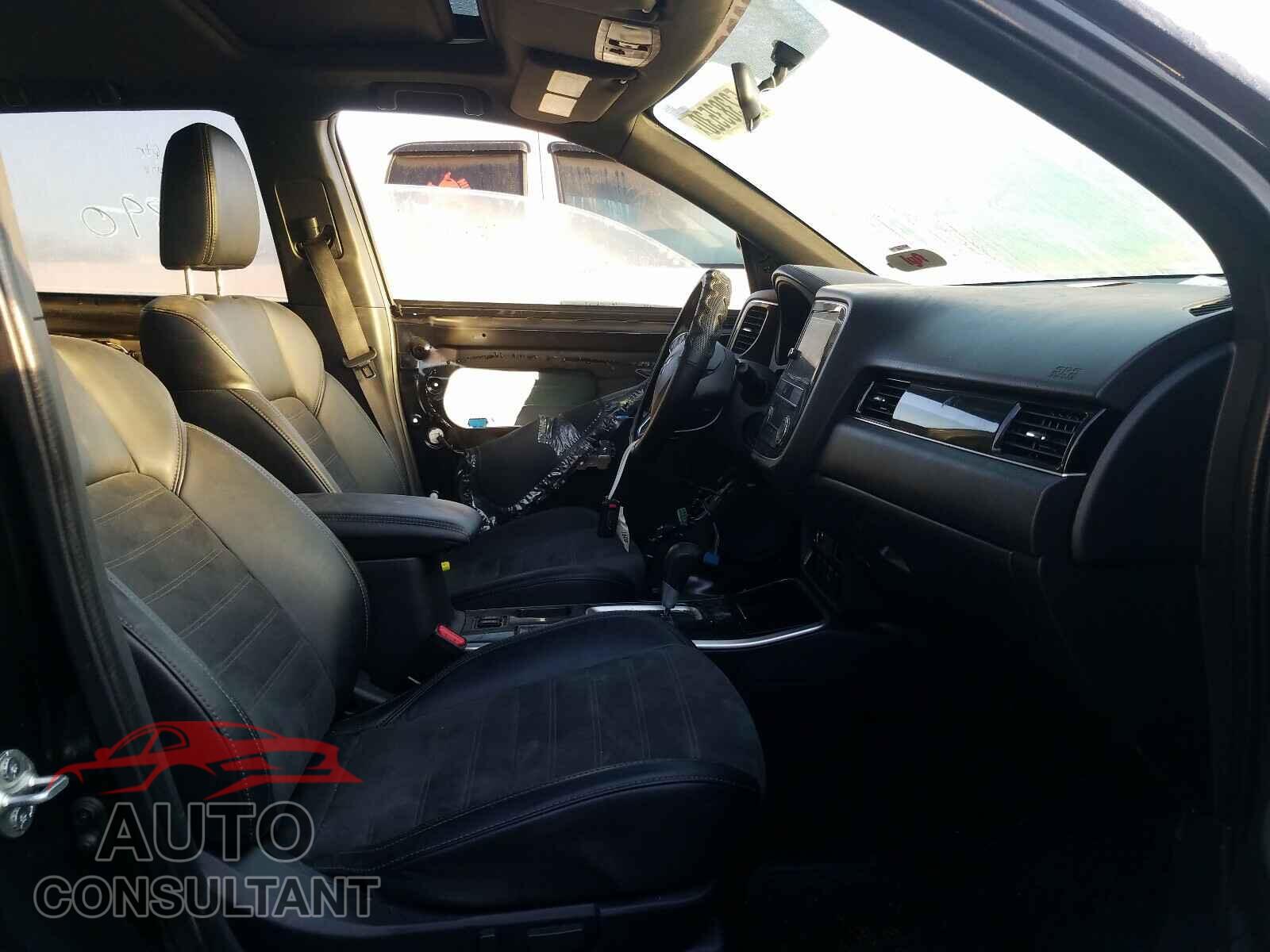 MITSUBISHI OUTLANDER 2019 - JA4AD3A36KZ033578
