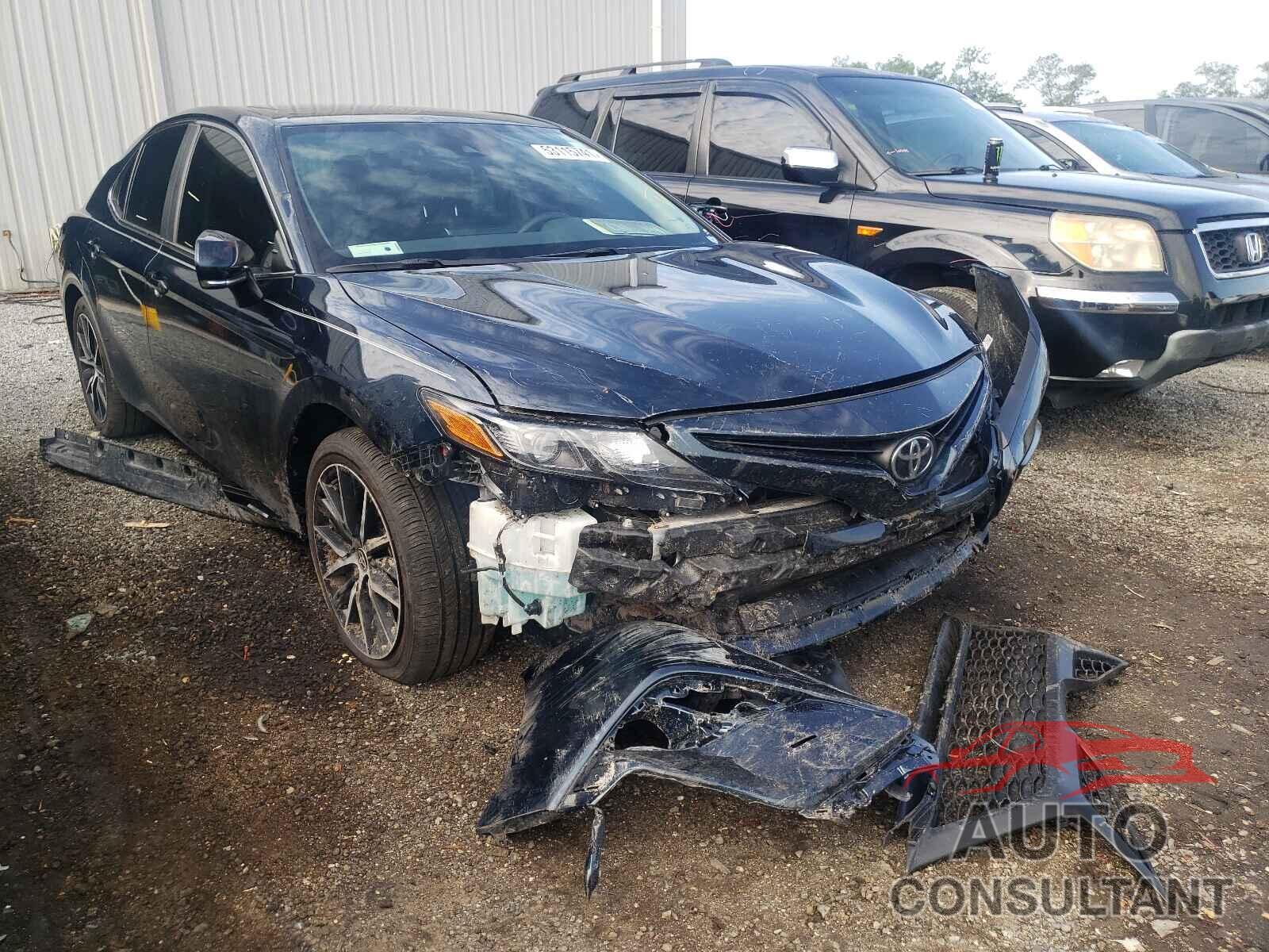 TOYOTA CAMRY 2021 - 4T1G11AK5MU520836