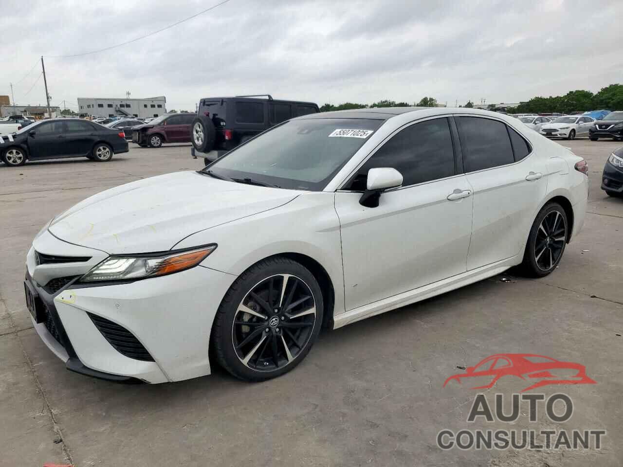 TOYOTA CAMRY 2018 - 4T1B61HK8JU132237