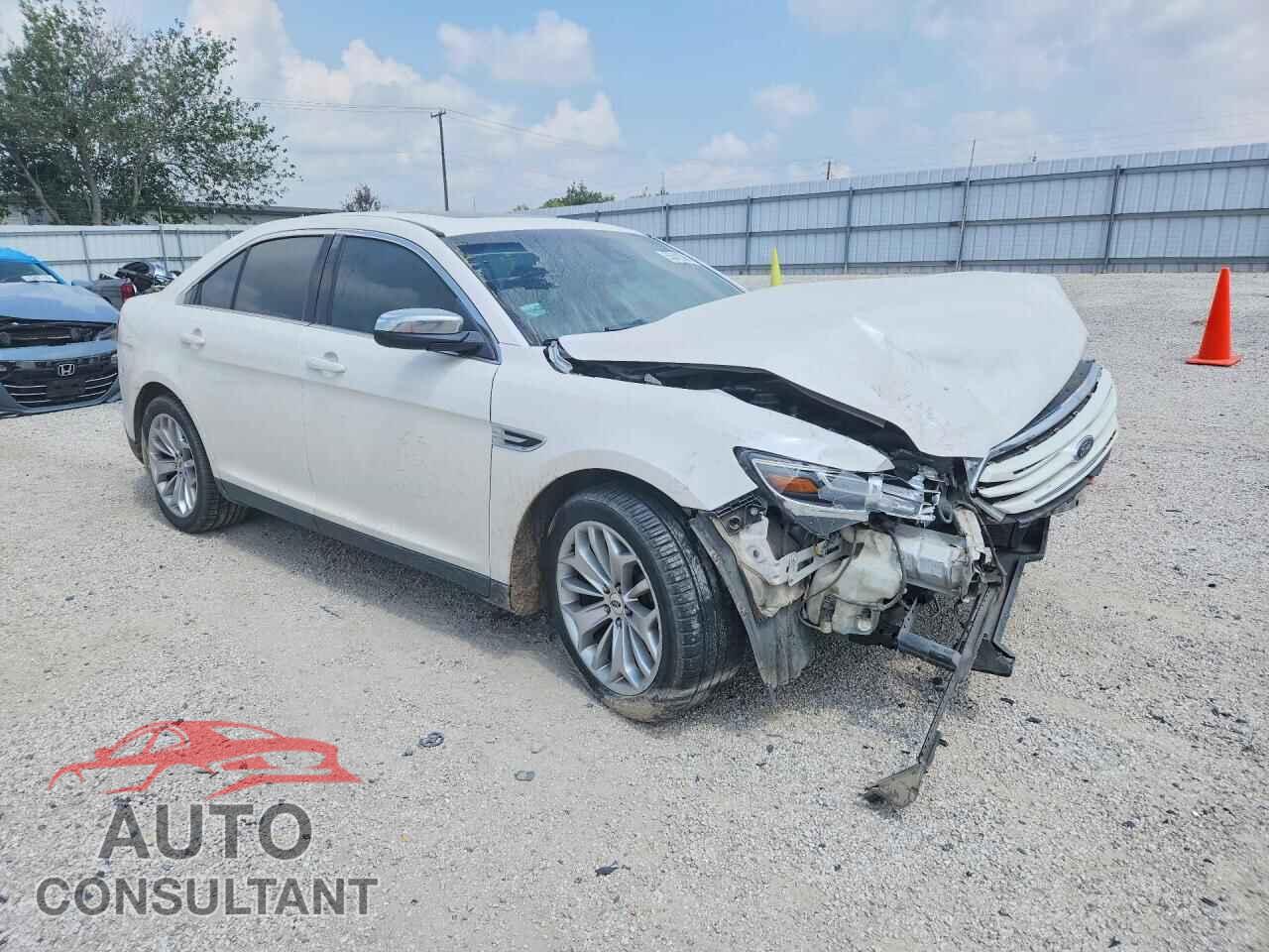 FORD TAURUS 2017 - 1FAHP2F86HG108512