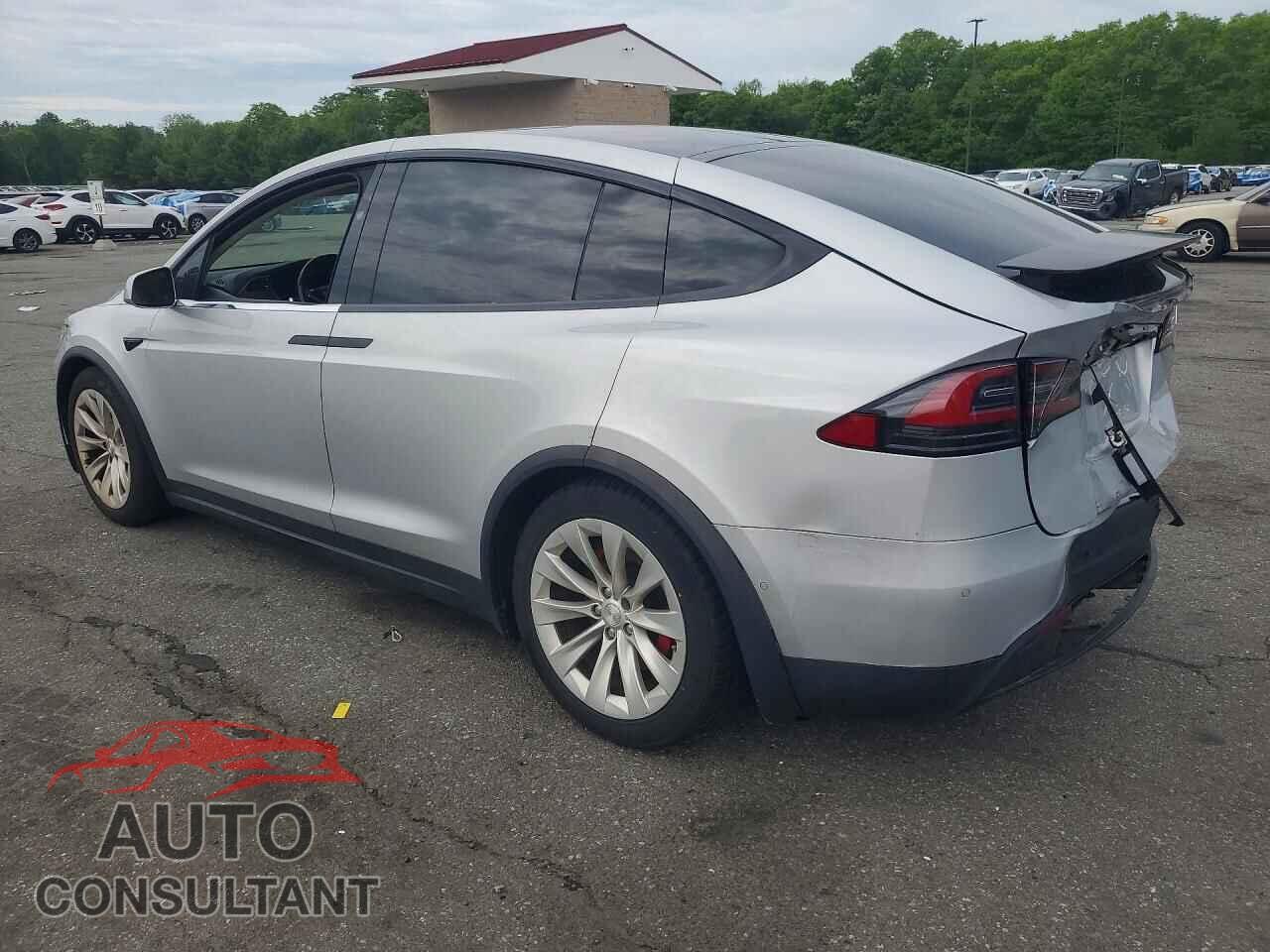 TESLA MODEL X 2017 - 5YJXCBE28HF035121