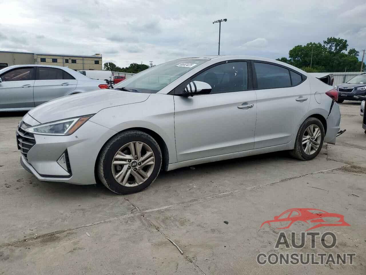 HYUNDAI ELANTRA 2019 - 5NPD84LF0KH448200