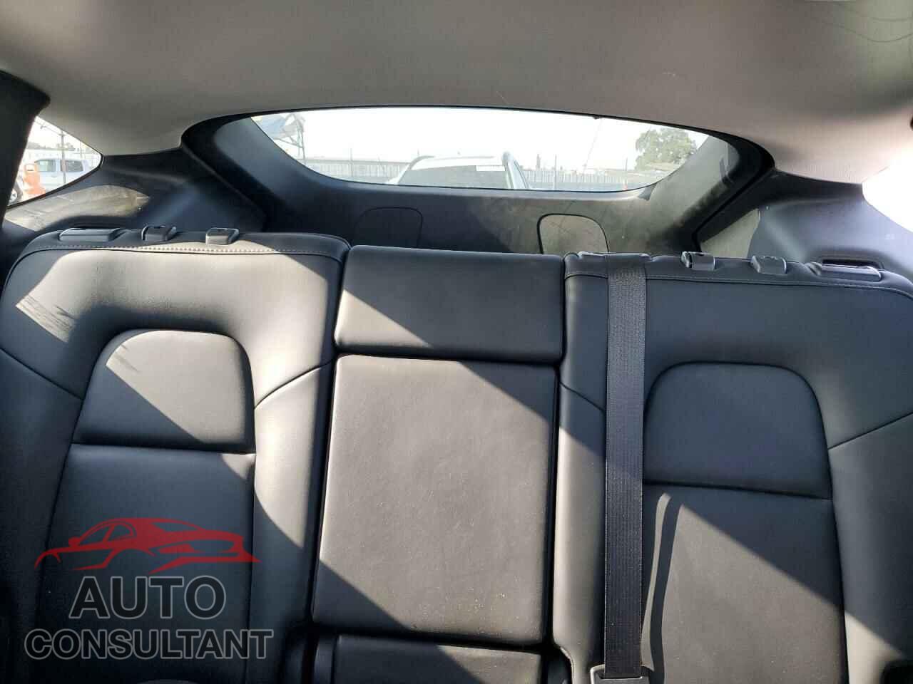 TESLA MODEL Y 2024 - 7SAYGDEE9RF025247