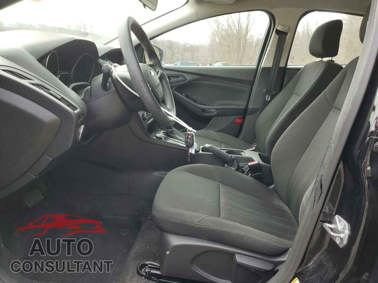 FORD FOCUS 2017 - 1FADP3E22HL311499
