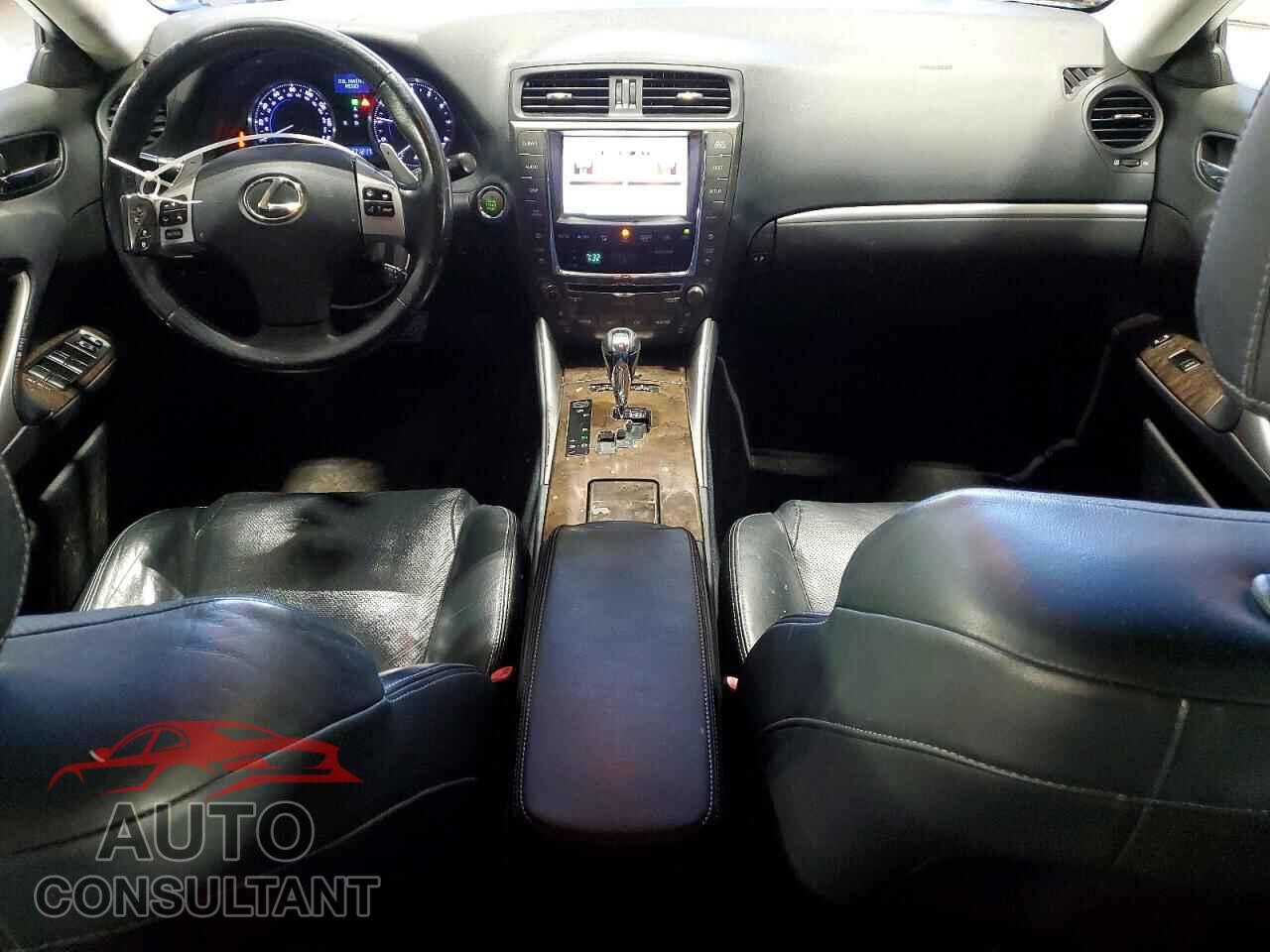 LEXUS IS 2011 - JTHCF5C21B5050044